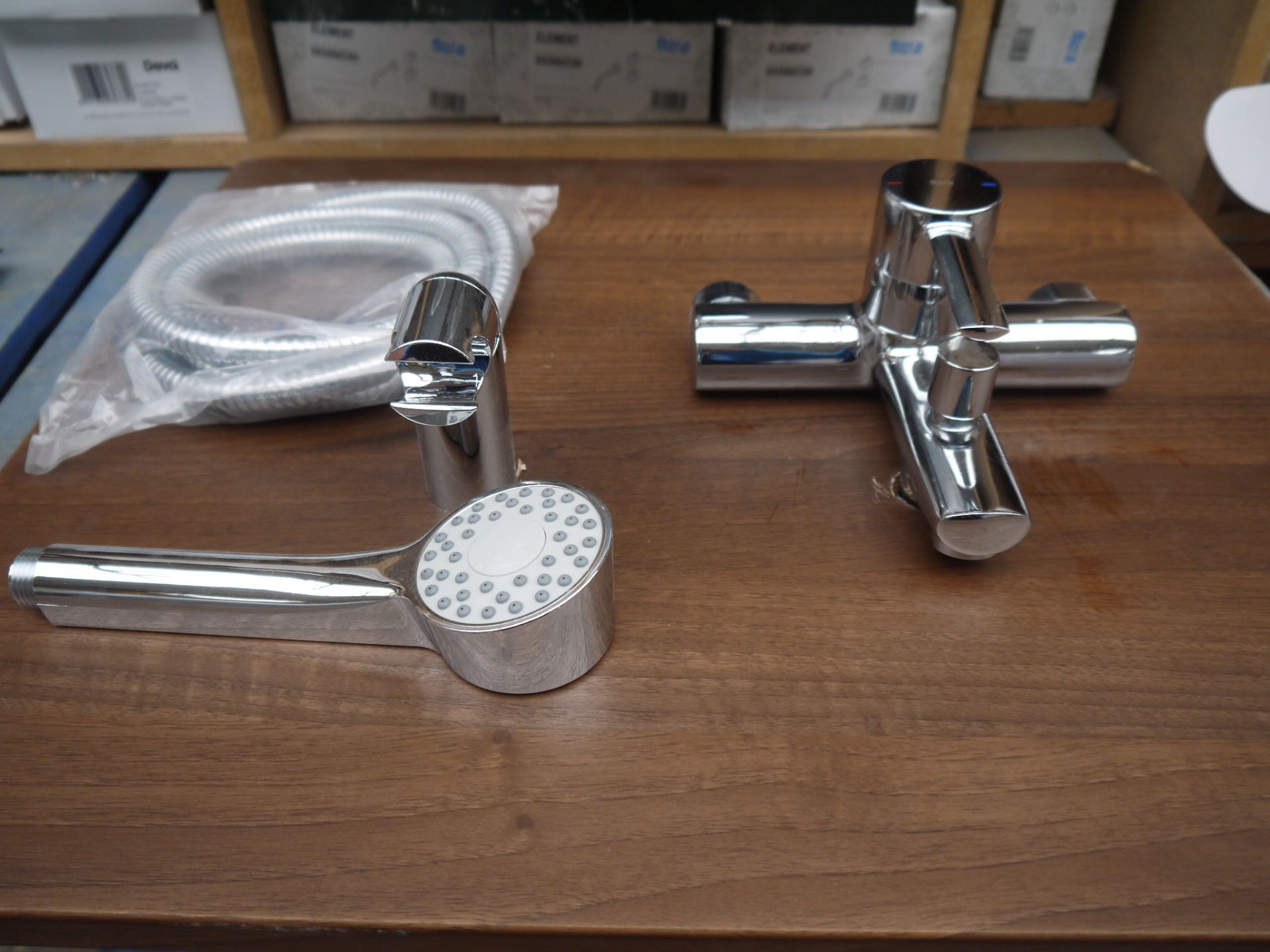 Roca Targa Bath and Shower mixer that includes a bath/shower mixer tap, a 1.7mtr Flexi Hose,