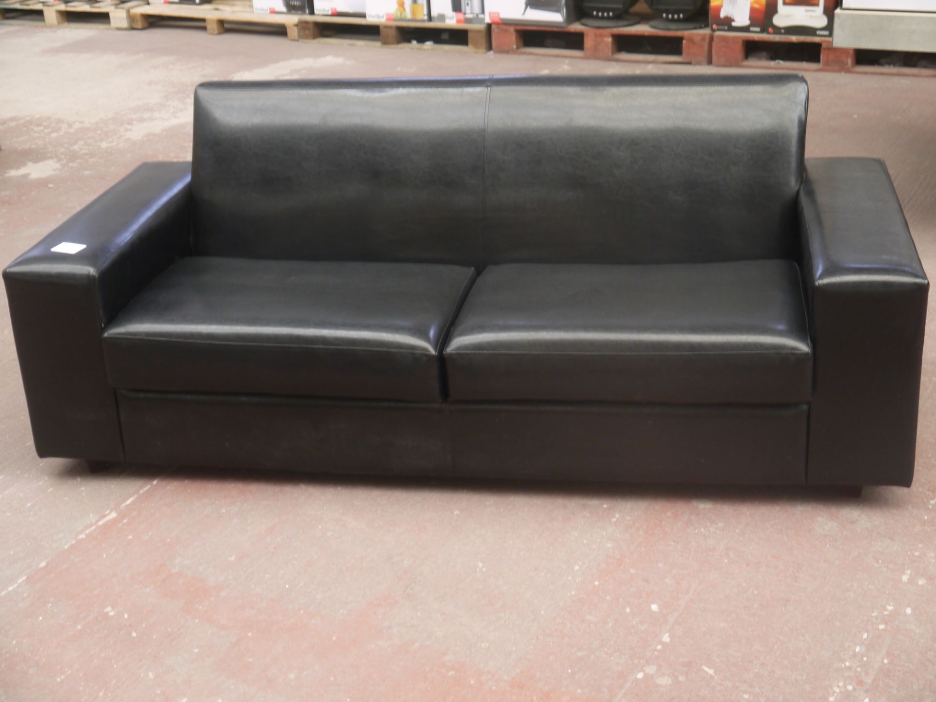 Black leather sofa in good condition measures 195cm long and 84 cm wide