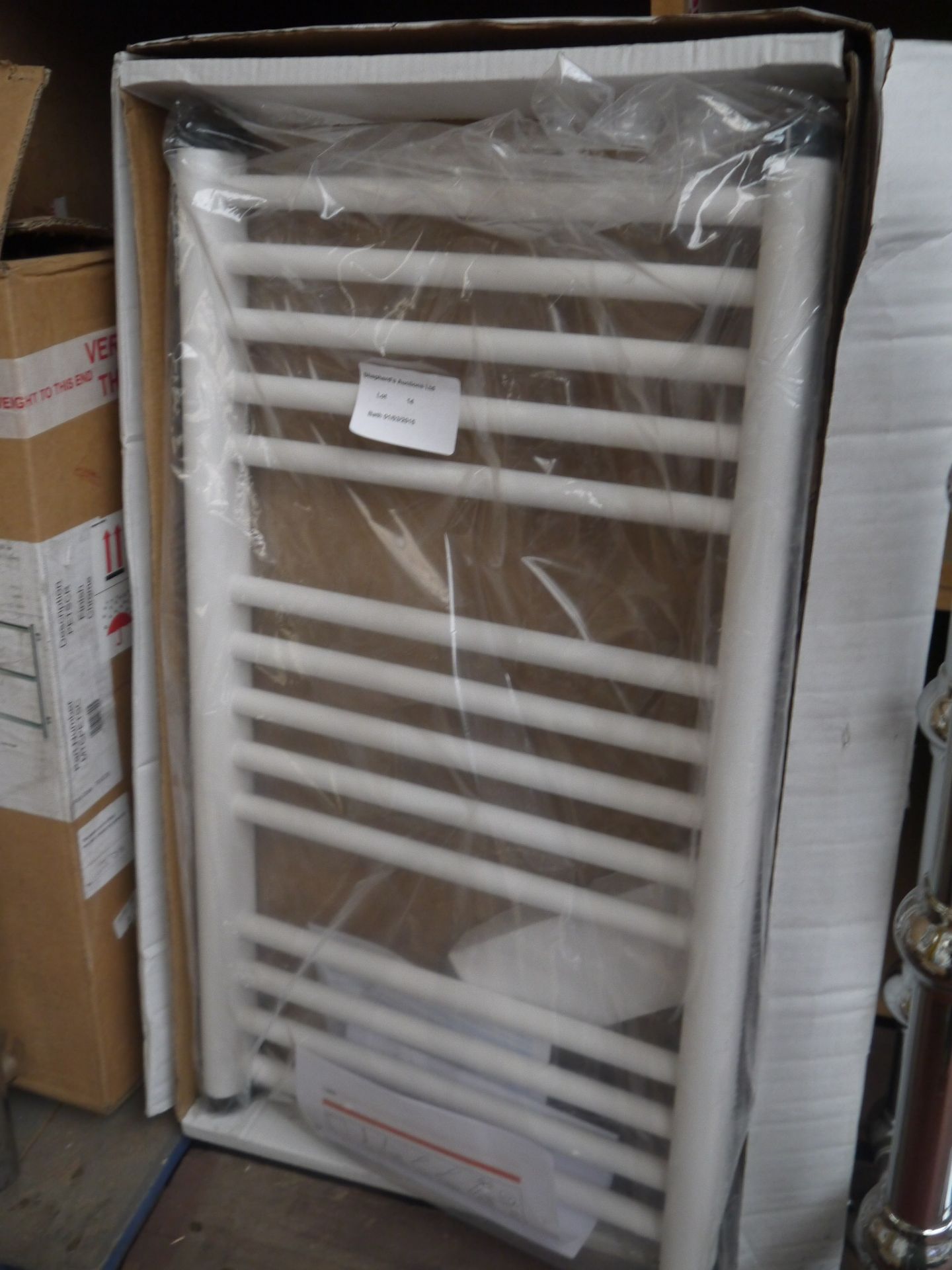 Kudox Crystal White Ladder towel rail 400 x 700mm 878 BTU new with box