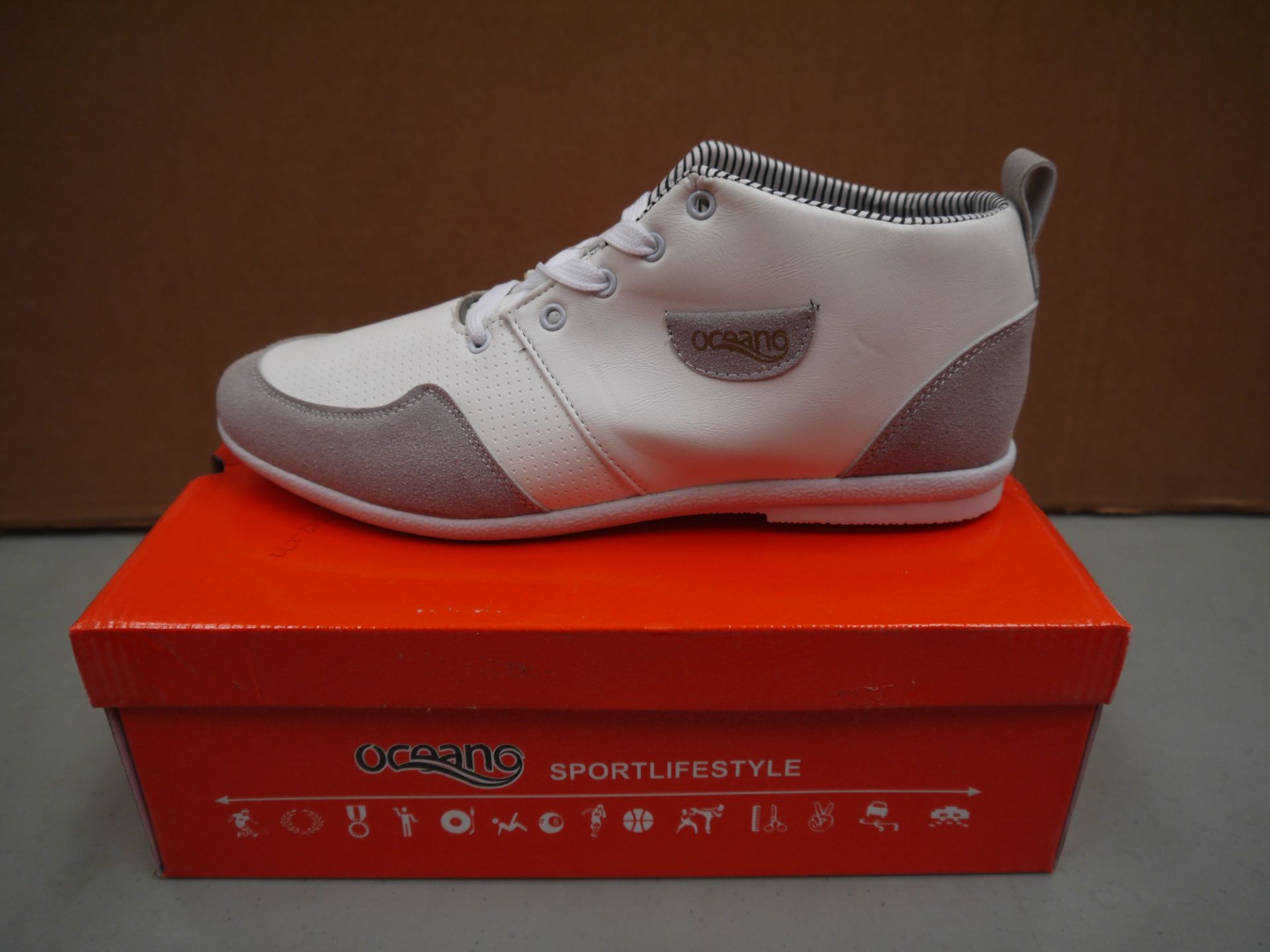 Mens white Suede and leather Oceano trainer style boot new and boxed size UK8