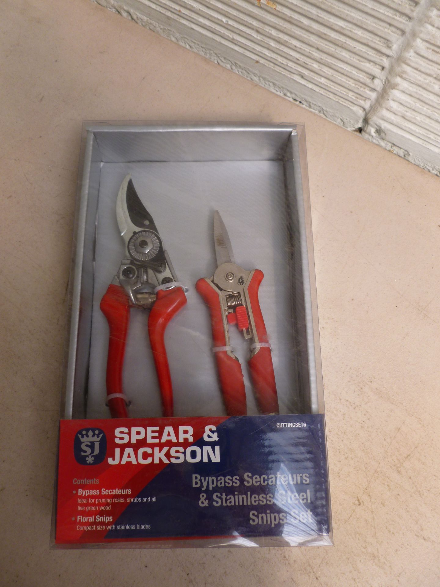 Spear&Jackson Bypass Secateurs & Stainless Steel Snips Set. New and boxed.