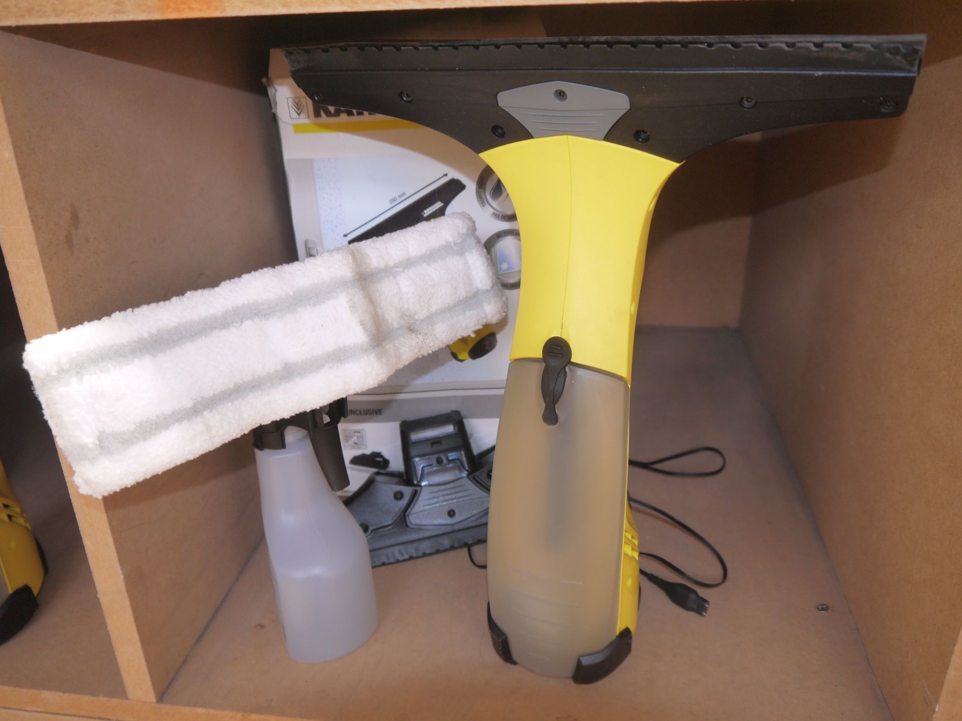 Karcher Window vac, tested working and boxed with spray bottle