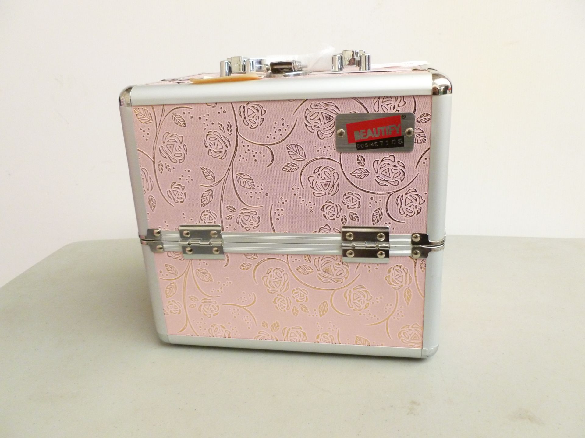 BeautyCosmetics Small Pink and Silver Rose Design Vanity Case. No keys