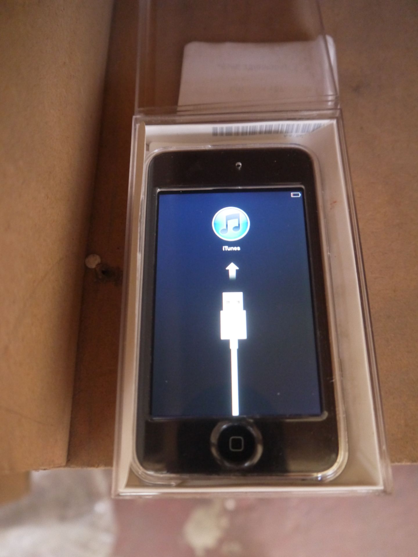 Apple iPod 8GB, with protective screen cover and case, working and in original case but no