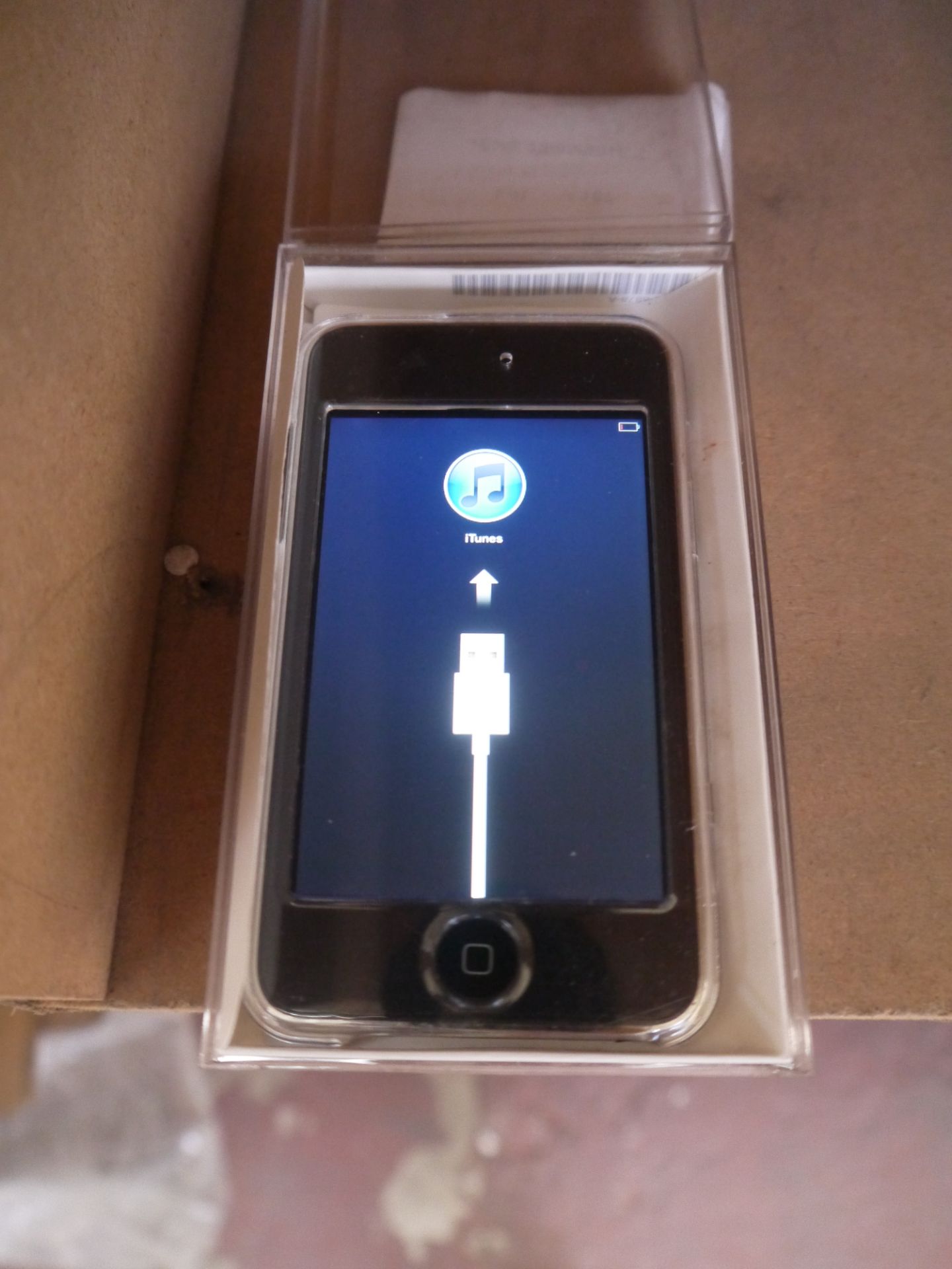 Apple iPod 8GB, with protective screen cover and case, working and in original case but no