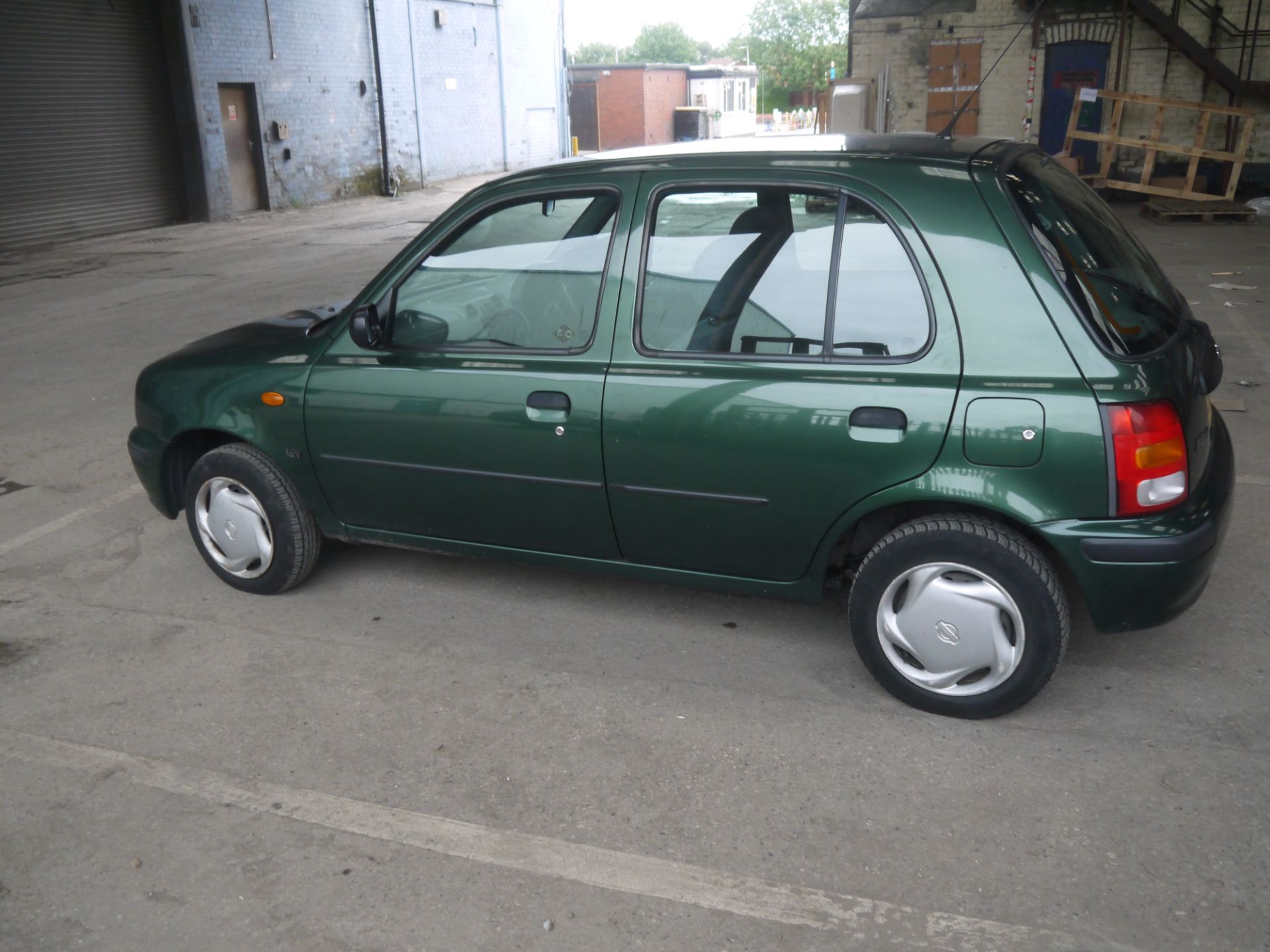S Reg Nissan Micra, 5 door hatch back, 85,000miles, 1ltr Petrol.  In excellent condition for age. - Image 5 of 8