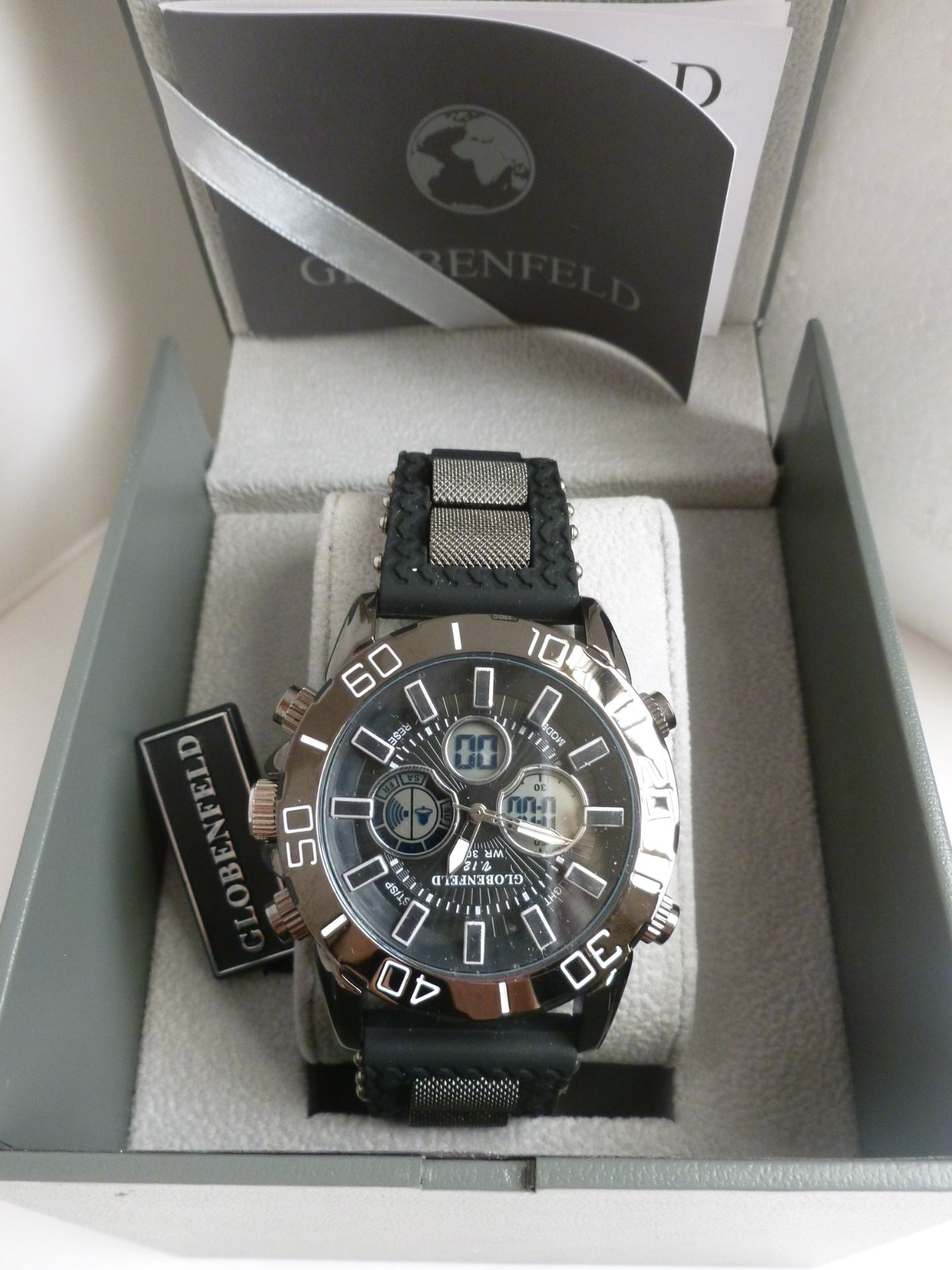 NO VAT!! Globenfeld Mens Black Face Rubber strapped Watch model 588 new in presentation box