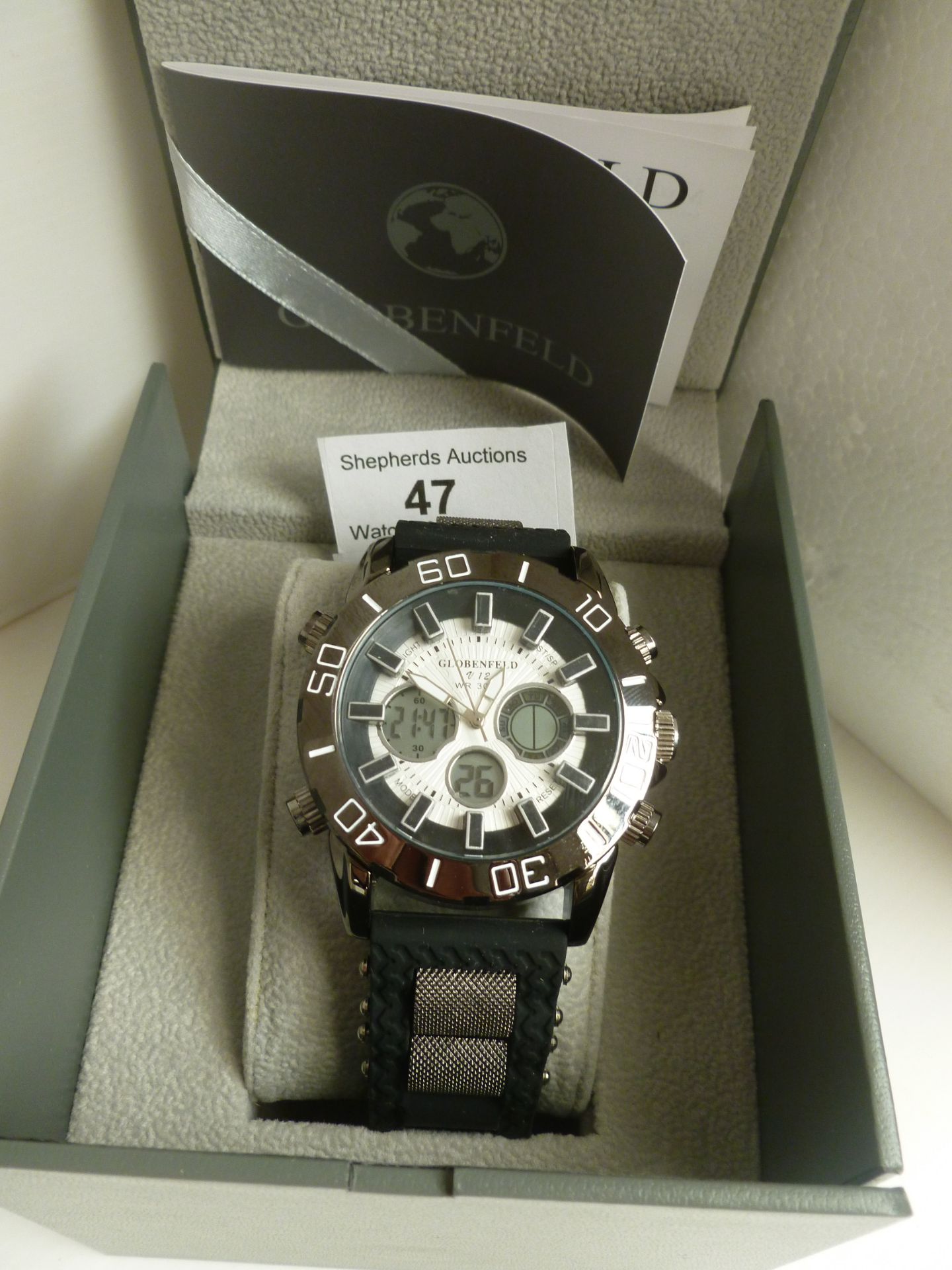 NO VAT!! Globenfeld Mens Silver Face Rubber strapped Watch model 588 new in presentation box