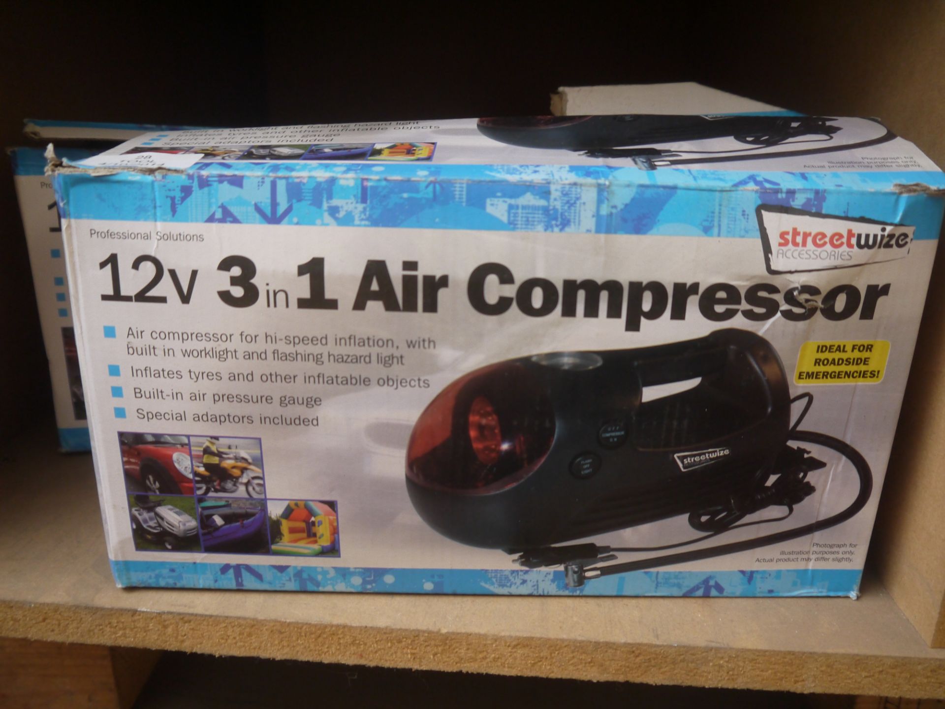 StreetWize 12V 3 in 1 Air Compressor. Boxed.