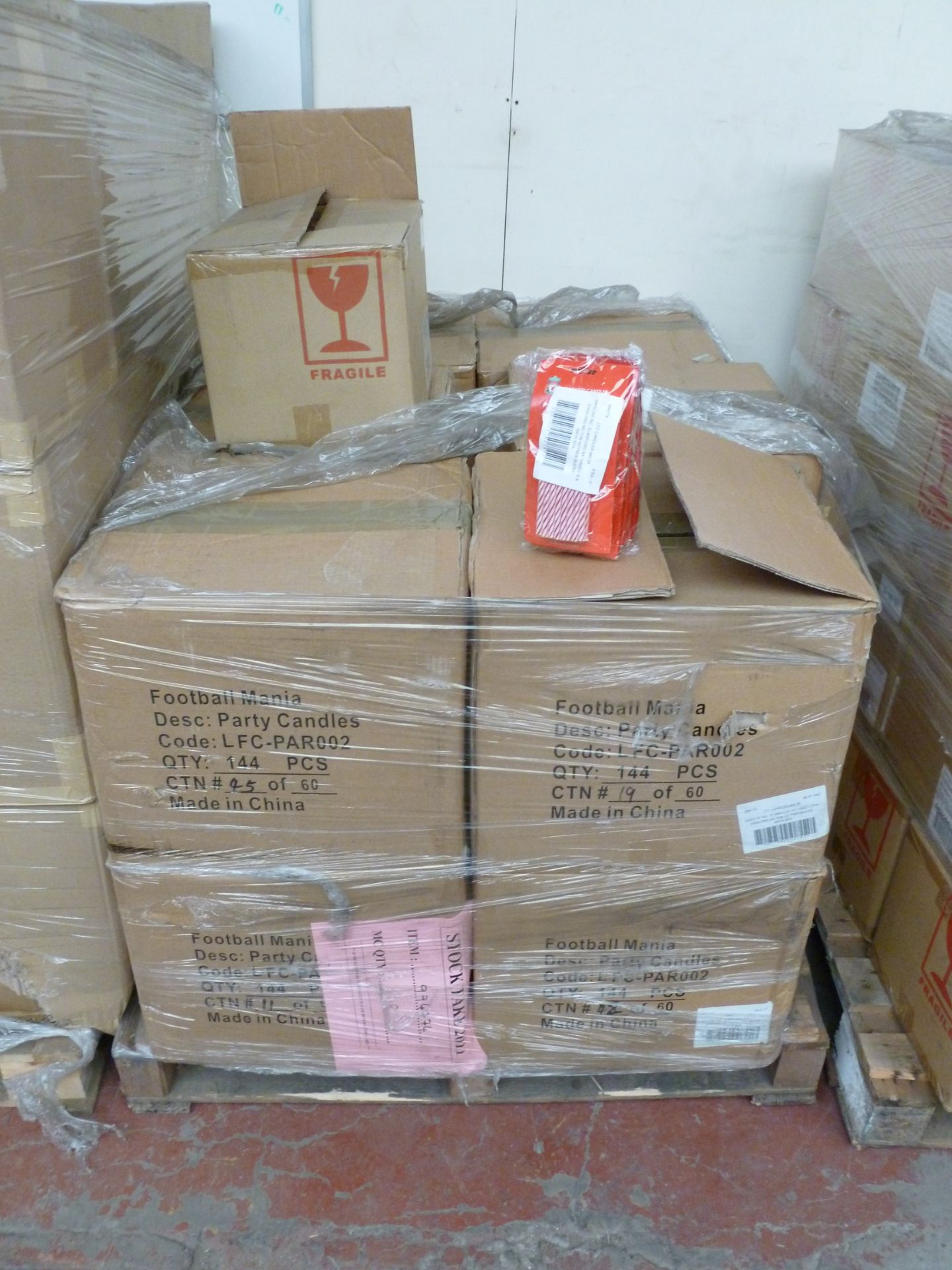 Pallet containing 1728 packs of 24 Liverpool FC Party Candles, Brand New, RRP £5184