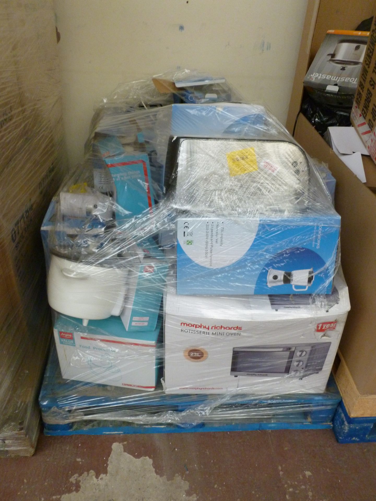 Pallet of approx 20 Faulty Customer return Electrical items, faults include no power and parts