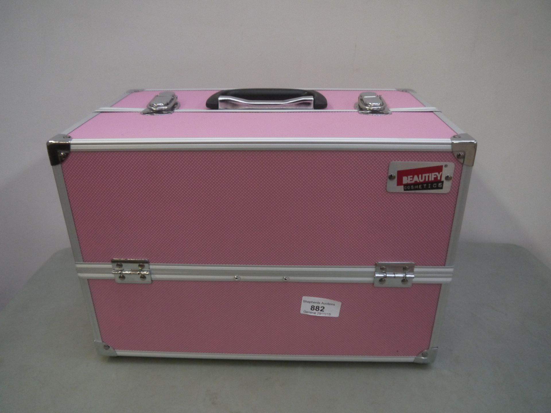 Beautify Cosmetics Medium Vanity Case in Pink.