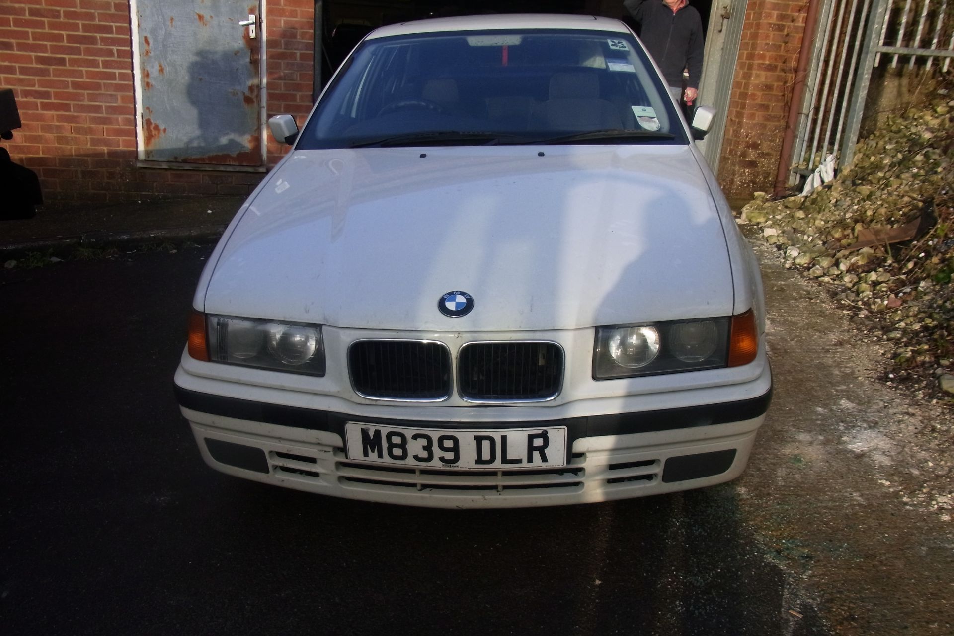 M839 DLR BMW 318i with V5