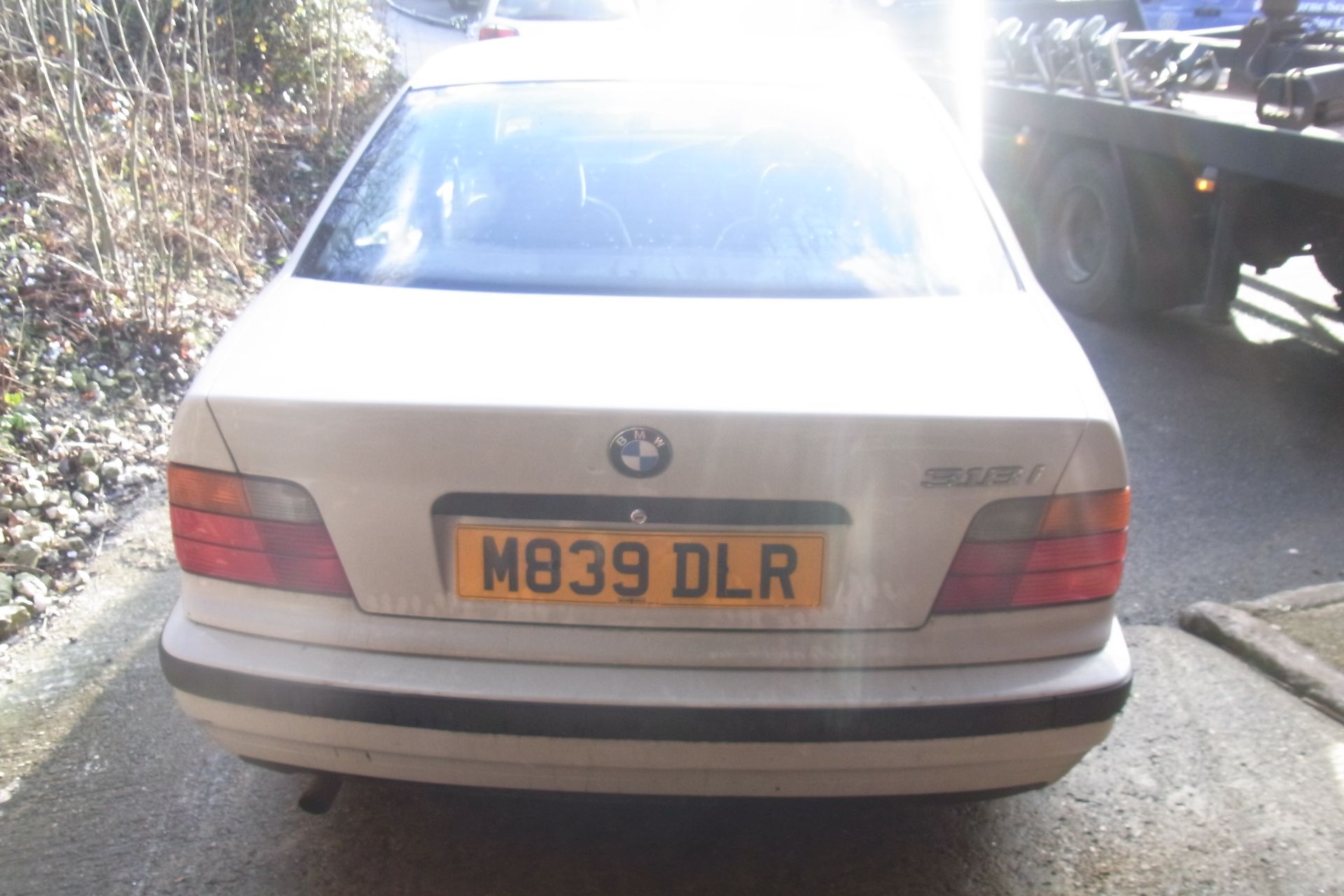 M839 DLR BMW 318i with V5 - Image 3 of 3