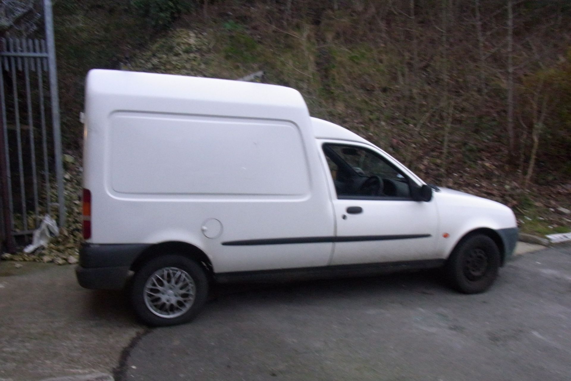 GY51 FEO Ford Fiesta Courier 50 TD with V5 - THIS VEHICLE IS SUBJECT TO VAT - Image 2 of 3