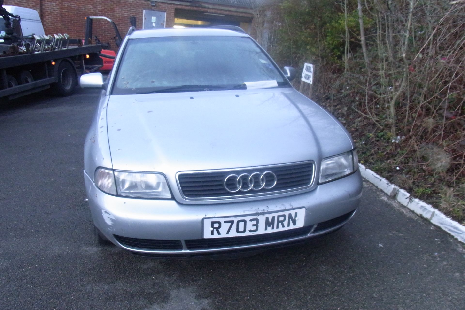 R713 MRN (front reads R703 MRN) Audi A4 1.8 SE Auto with V5 - No Key