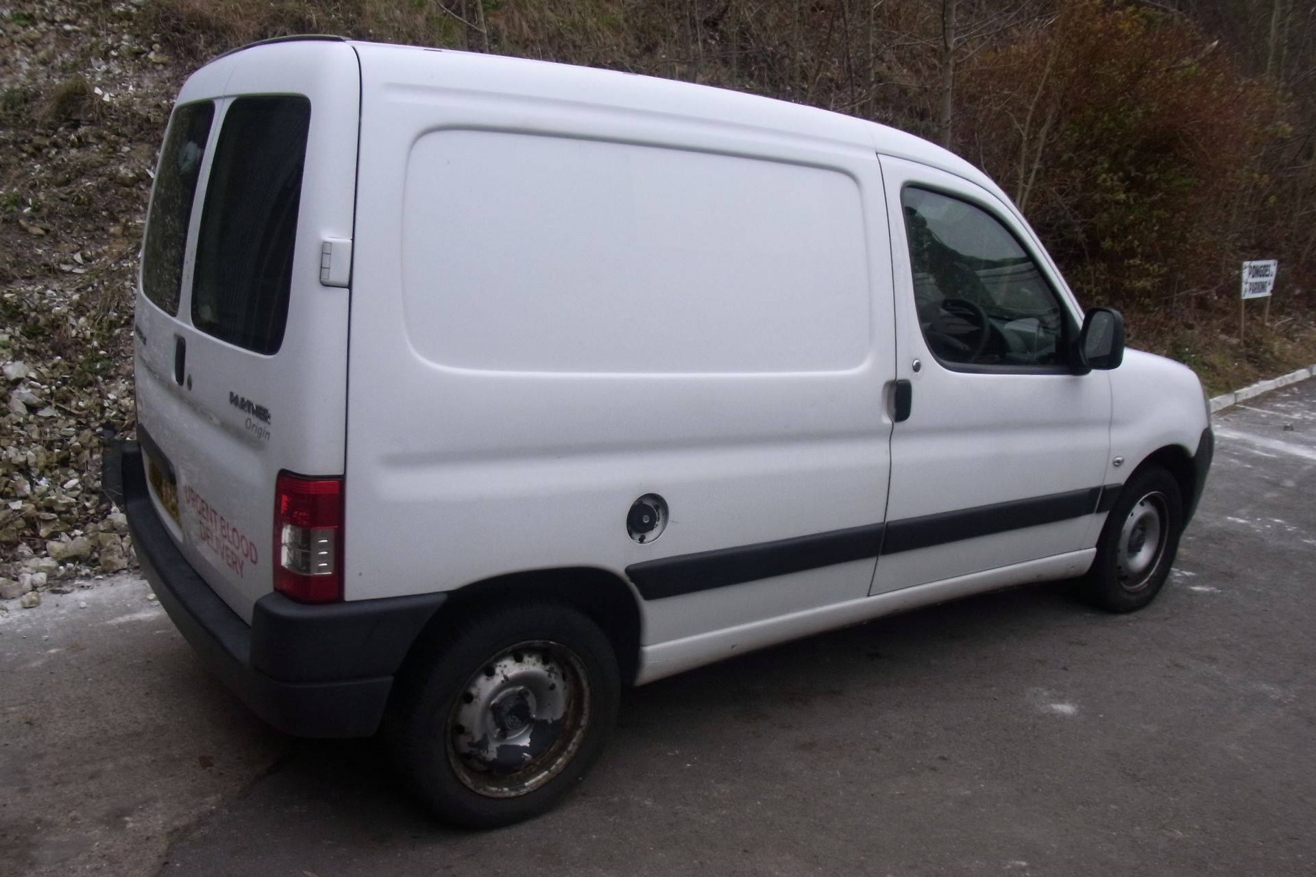 YG58 FUF Peugeot Partner 600 Origin HDI with V5 - No Key - THIS VEHICLE IS SUBJECT TO VAT - Image 2 of 3