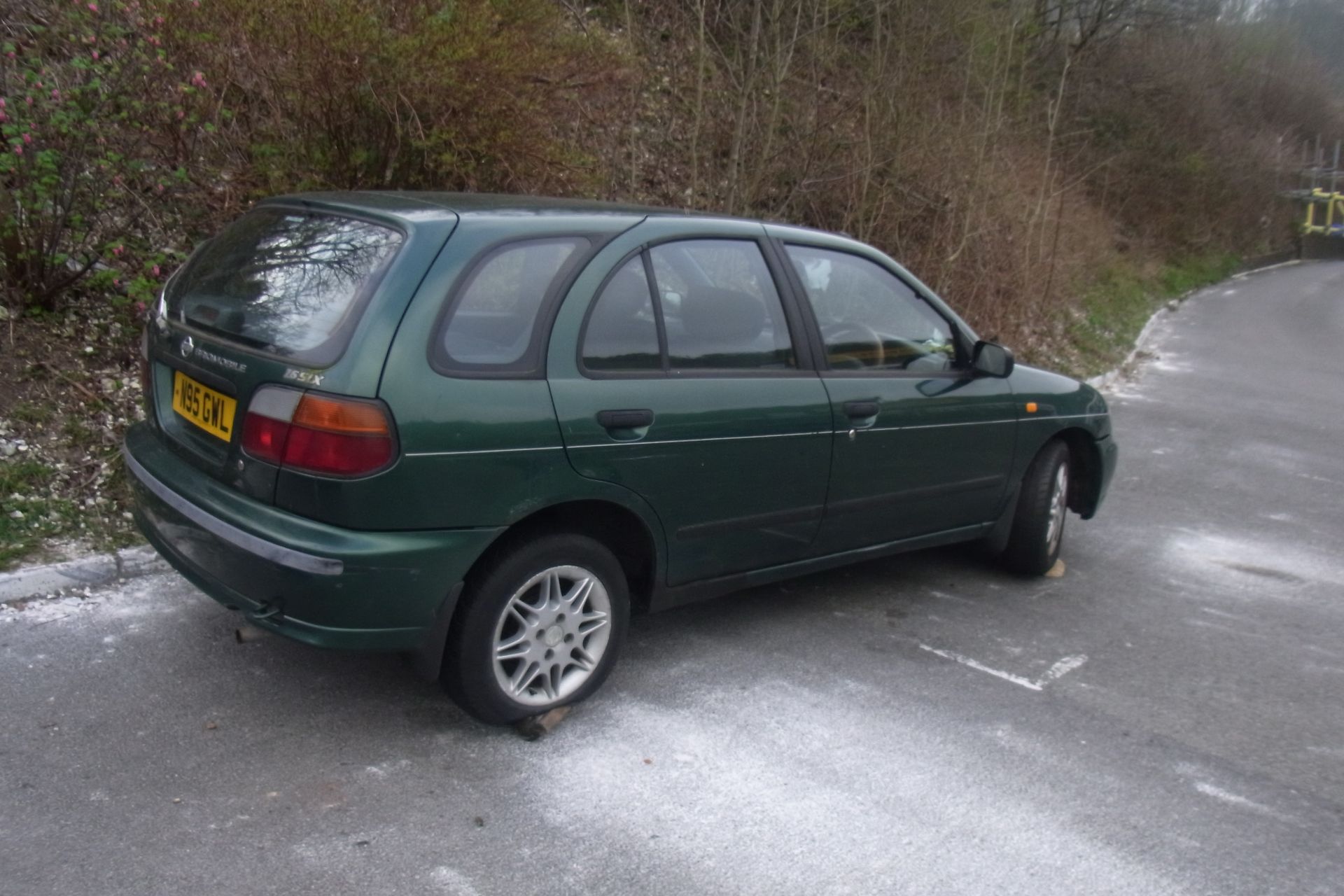 N95 GWL Nissan Almera 1.6 SLX with V5 - No Key - Image 2 of 3