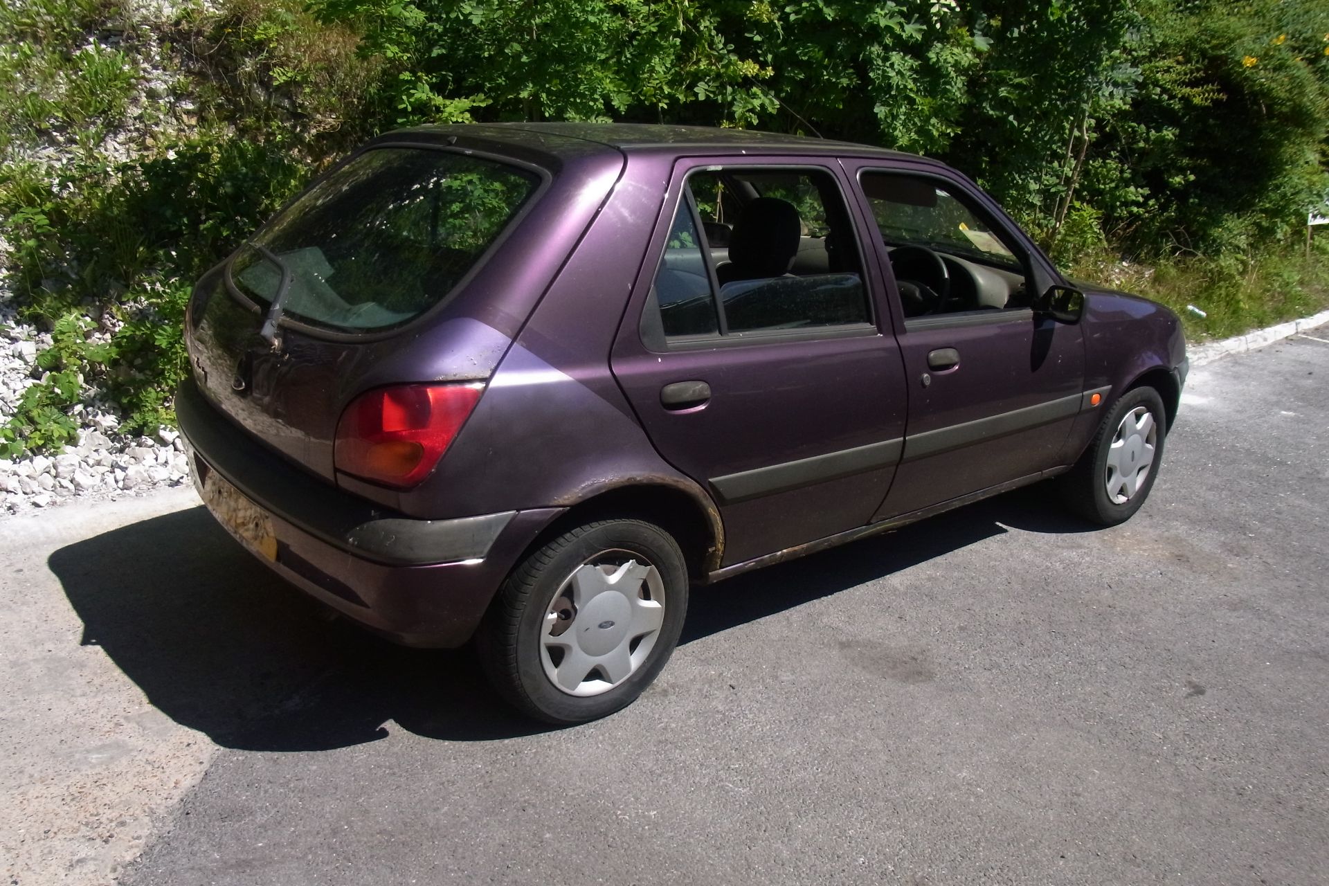 Lot 10 - W944 ODF - Ford Fiesta Finesse with V5 - Image 2 of 3