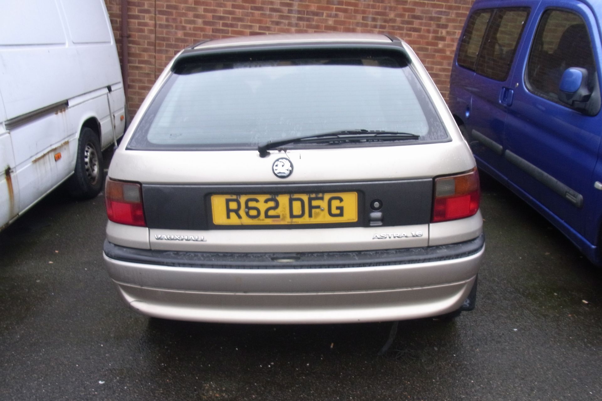 R62 DFG - Vauxhall Astra Arctic 16V - No V5 - No Keys - BY ORDER OF BRIGHTON & HOVE COUNCIL - Image 3 of 3