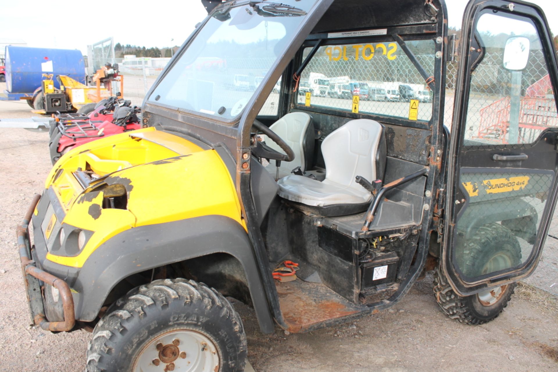 Sale Item:   JCB GROUNDHOG 4X4 ROAD LEGAL SJ60 HDX. KEY IN P/CABIN   Vat Status:    Plus Vat @ - Image 2 of 2