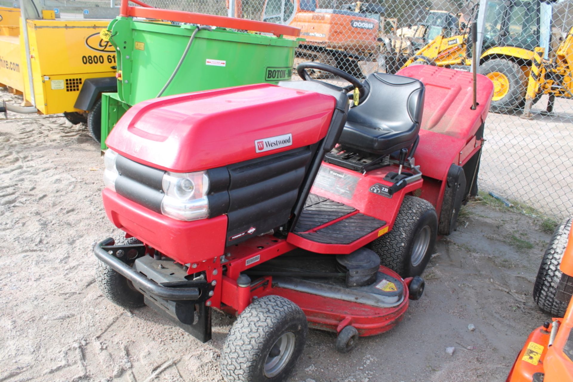 Sale Item:   WESTWOOD T1800 RIDE ON MOWER WITH COLLECTOR MANUAL IN P/CABIN   Vat Status:    No Vat - Image 2 of 3