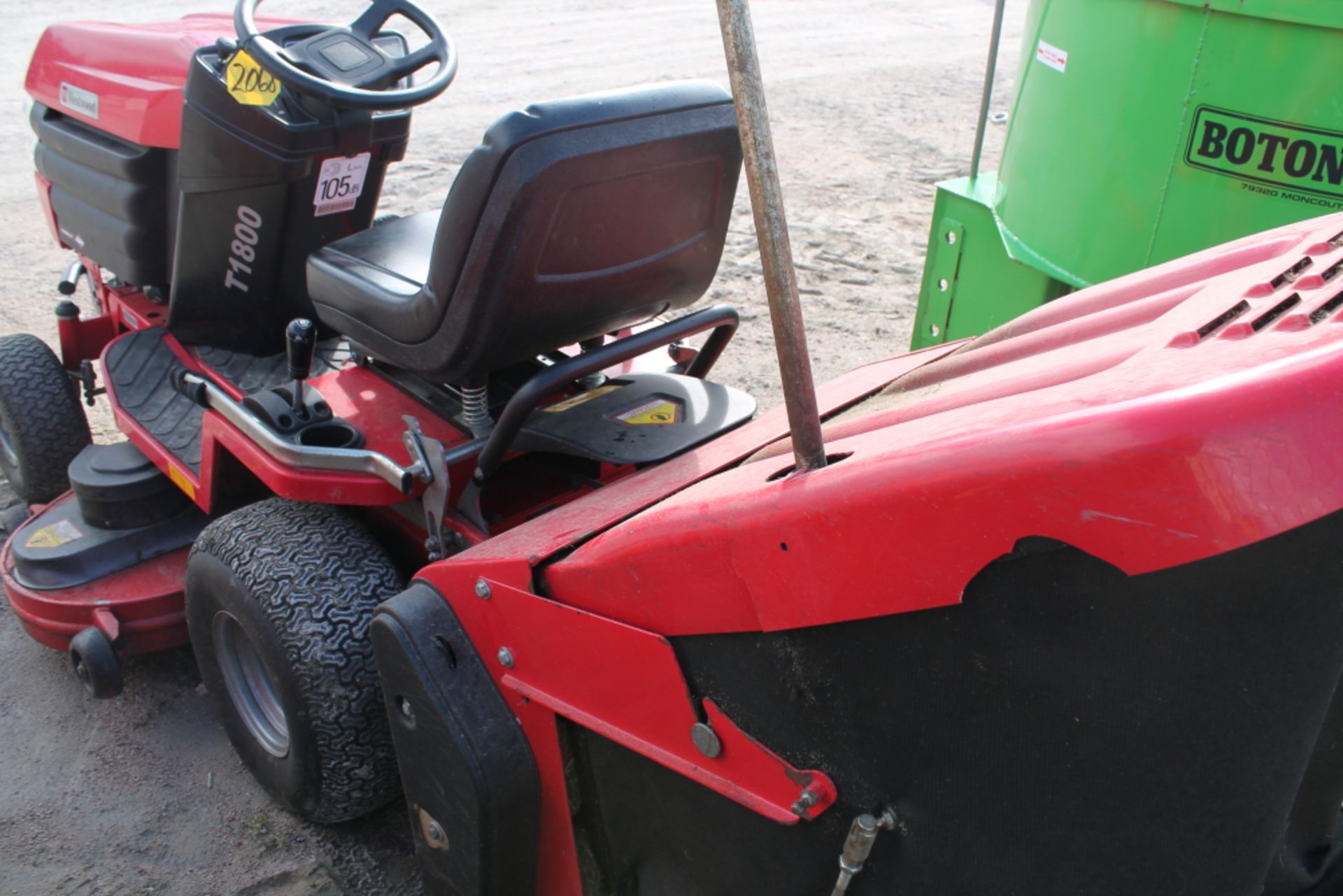 Sale Item:   WESTWOOD T1800 RIDE ON MOWER WITH COLLECTOR MANUAL IN P/CABIN   Vat Status:    No Vat - Image 3 of 3