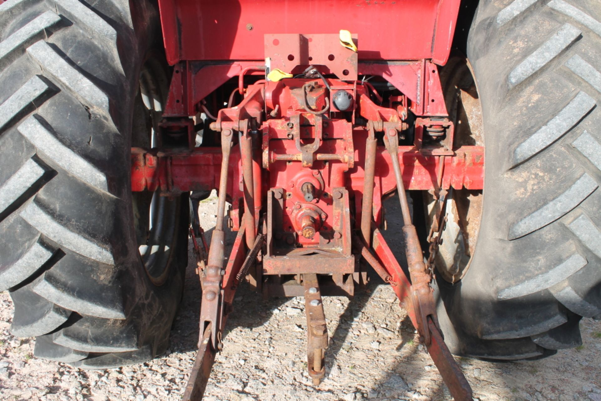 International 685 XL 2 Door Tractor   Reg No :   DOD117Y   D.F.R :   01-May-83  Miles / Kms : - Image 5 of 5