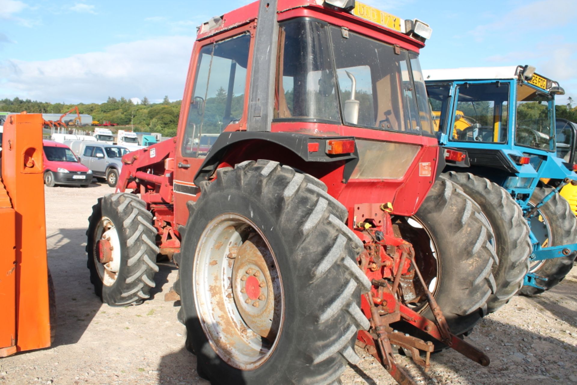 International 685 XL 2 Door Tractor   Reg No :   DOD117Y   D.F.R :   01-May-83  Miles / Kms : - Image 4 of 5