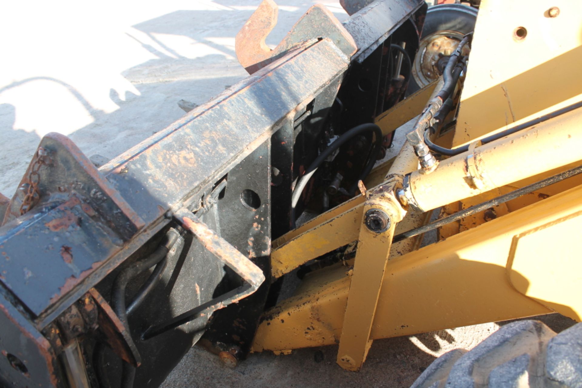 Ford 555 Digger, Plus VAT   Reg No :   PL-3679   D.F.R :     -   -  Miles / Kms :      Reg Doc - V5: - Image 5 of 6