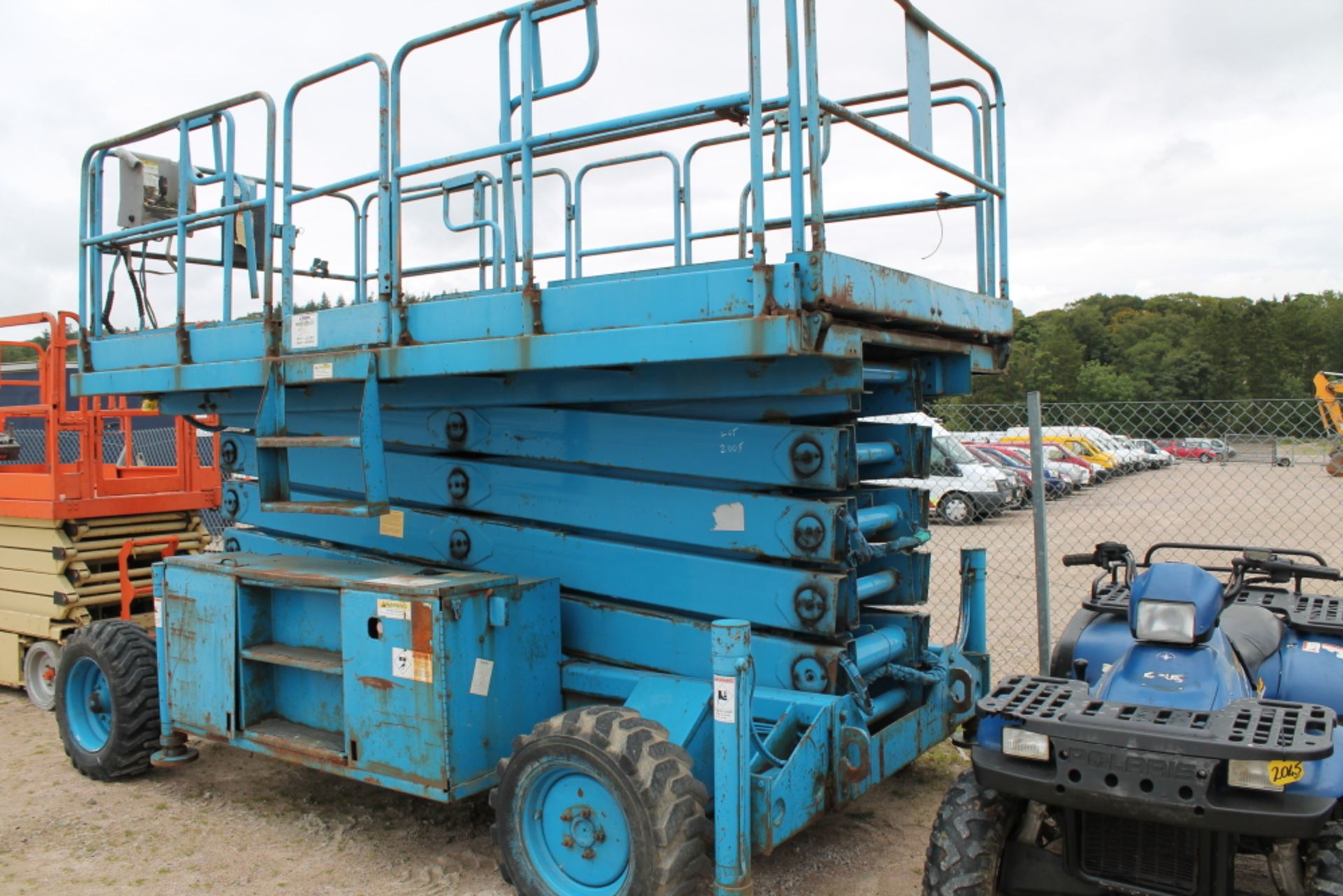 Sale Item:   GENIE SCISSOR LIFT KEY IN P/CABIN   Vat Status:    Plus Vat @ 20 %   Buyers Fees on - Image 2 of 4