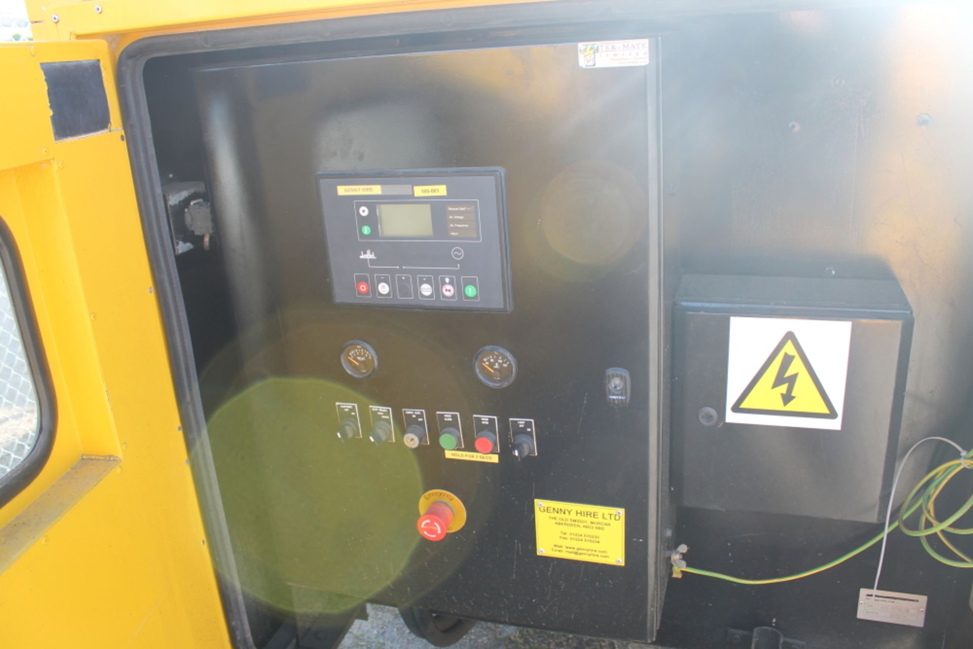 Sale Item:   AGGREKO 185-001 110KVA ROAD TOW GENERATOR  KEY IN P/CABIN   Vat Status:    Plus Vat @ 2 - Image 2 of 3