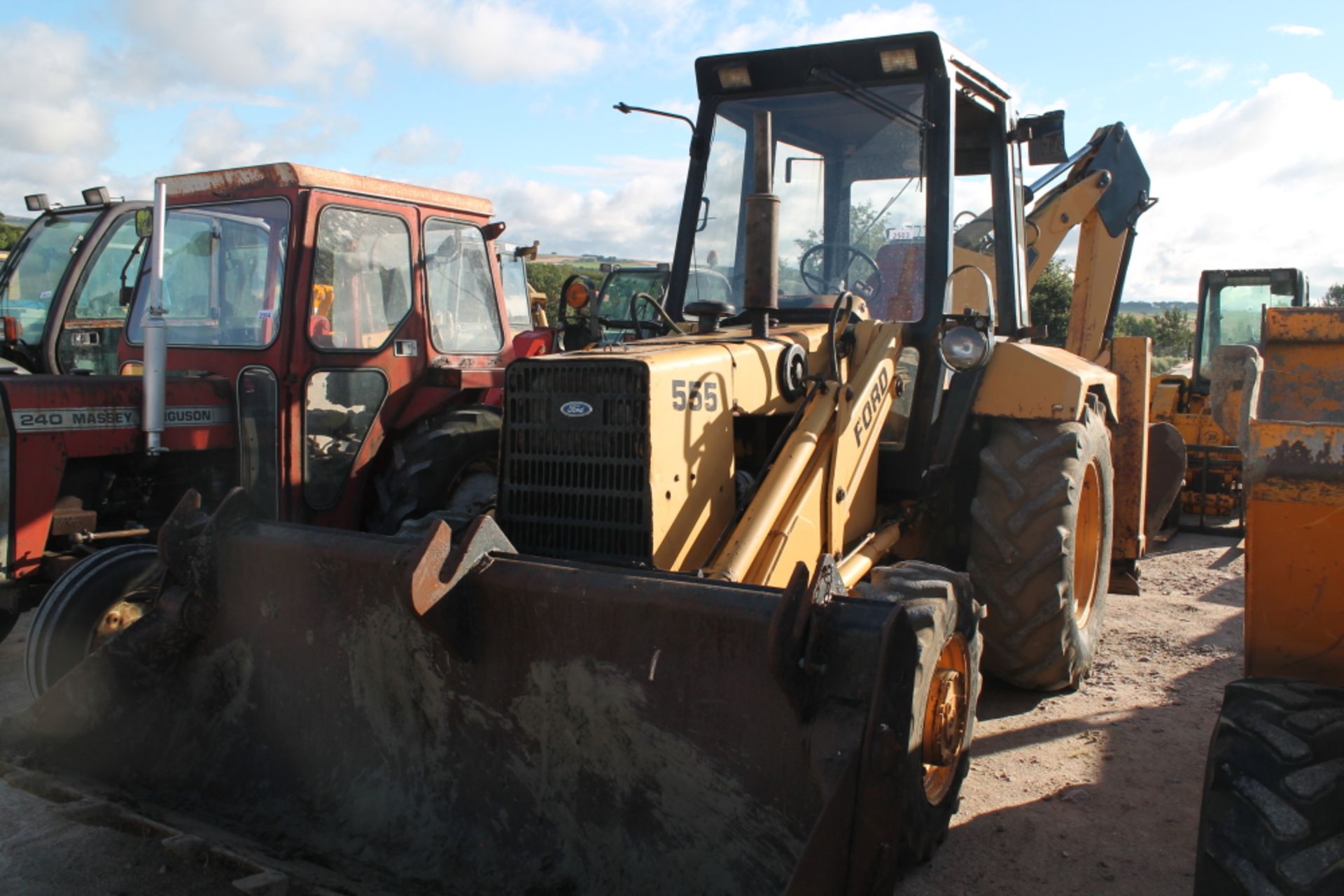 Ford 555 Digger, Plus VAT   Reg No :   PL-3679   D.F.R :     -   -  Miles / Kms :      Reg Doc - V5: