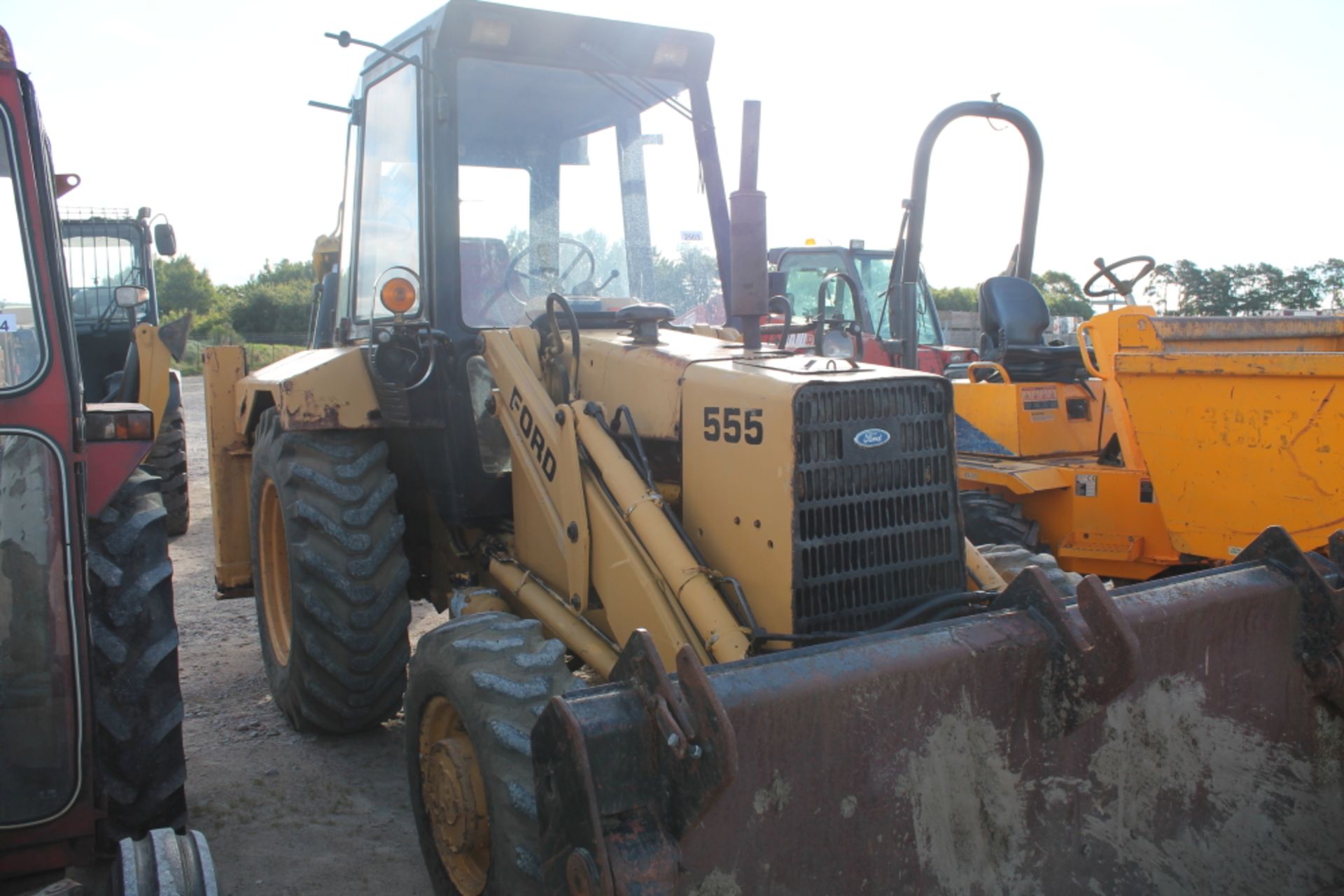 Ford 555 Digger, Plus VAT   Reg No :   PL-3679   D.F.R :     -   -  Miles / Kms :      Reg Doc - V5: - Image 2 of 6