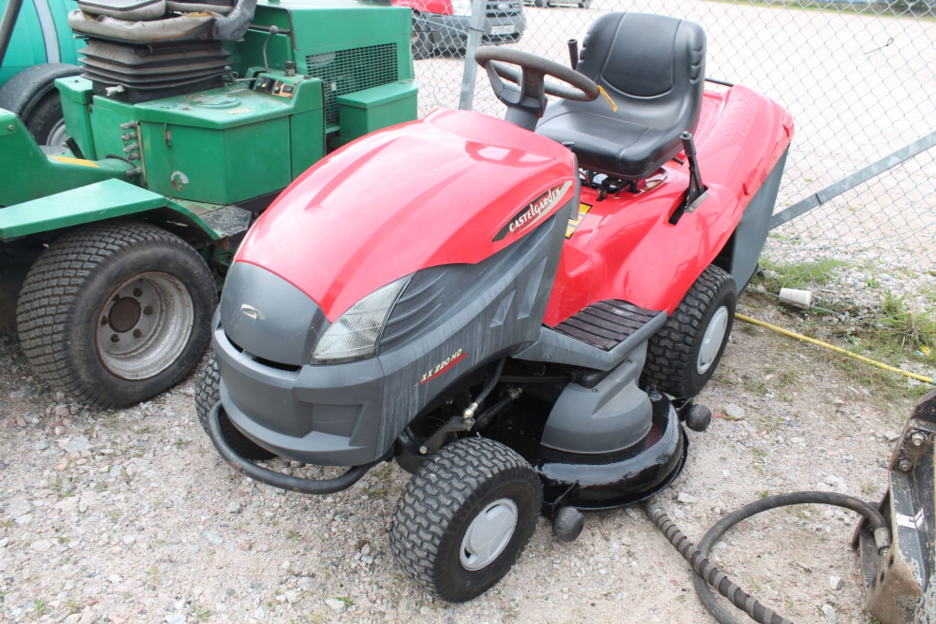 Sale Item:   CASTLEGARDEN RIDE ON MOWER    Vat Status:    Plus Vat @ 20 %   Buyers Fees on this