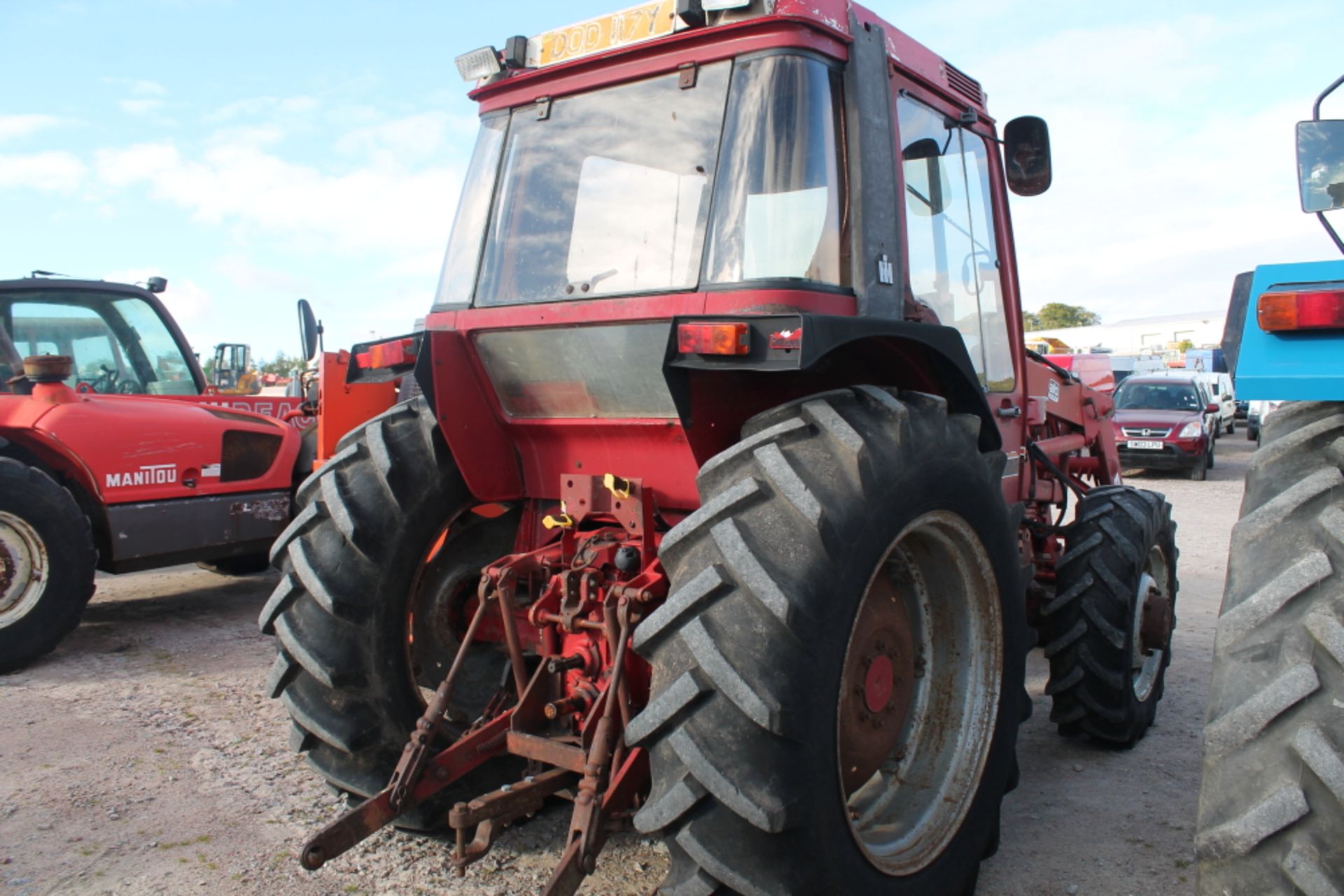 International 685 XL 2 Door Tractor   Reg No :   DOD117Y   D.F.R :   01-May-83  Miles / Kms : - Image 3 of 5