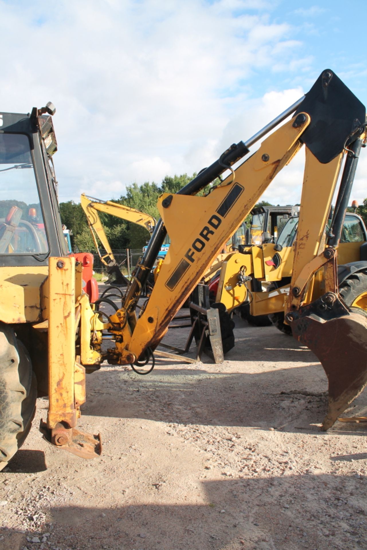 Ford 555 Digger, Plus VAT   Reg No :   PL-3679   D.F.R :     -   -  Miles / Kms :      Reg Doc - V5: - Image 6 of 6