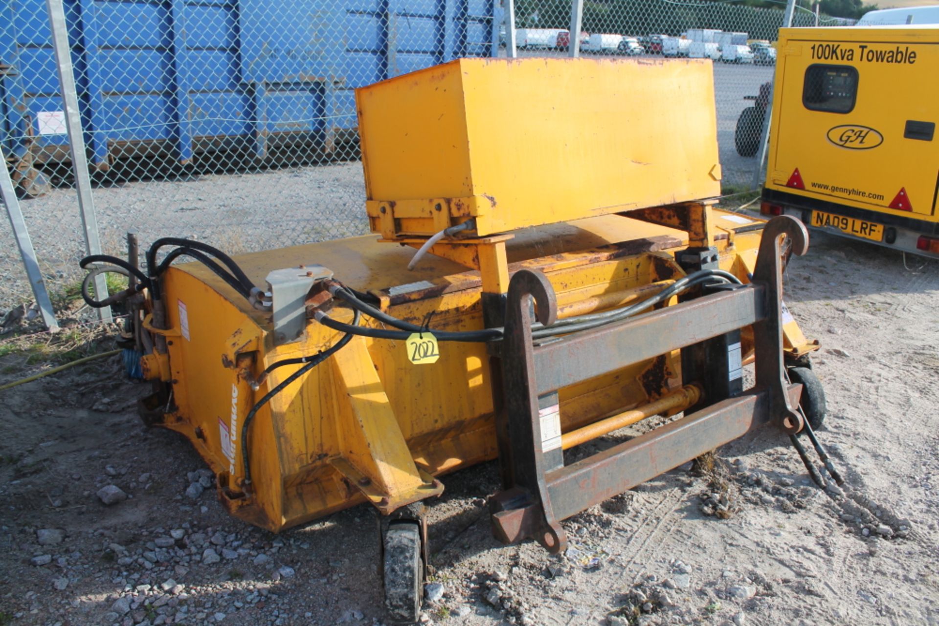 Sale Item:   BUCKET BRUSH WITH COLLECTOR    Vat Status:    Plus Vat @ 20 %   Buyers Fees on this