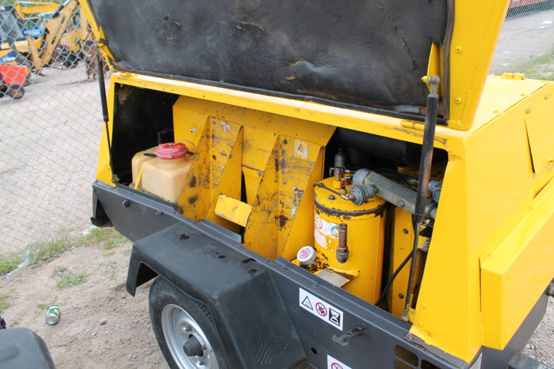 Sale Item:   COMPAIR TOWABLE COMPRESSOR    Vat Status:    Plus Vat @ 20 %   Buyers Fees on this - Image 4 of 5