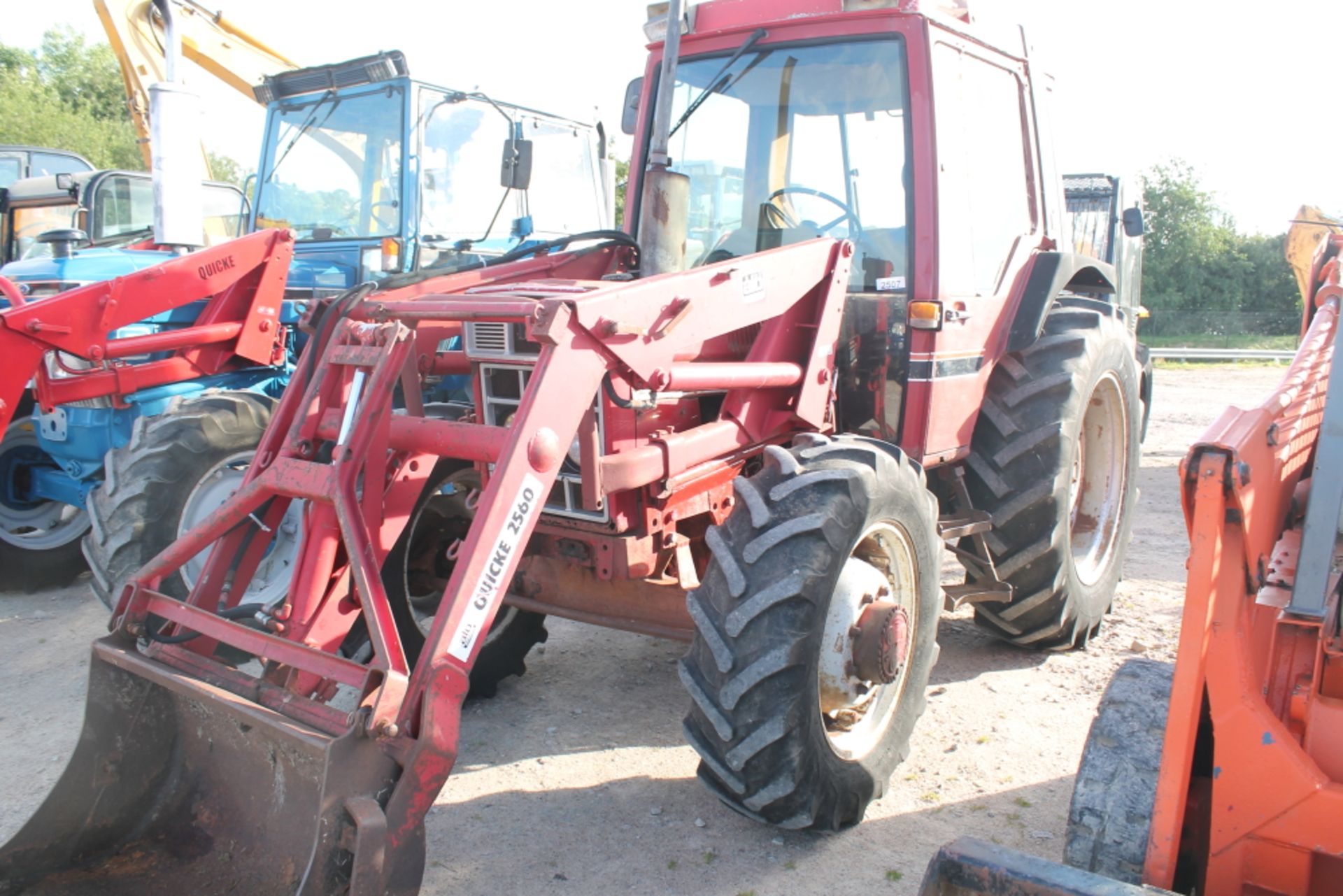 International 685 XL 2 Door Tractor   Reg No :   DOD117Y   D.F.R :   01-May-83  Miles / Kms :