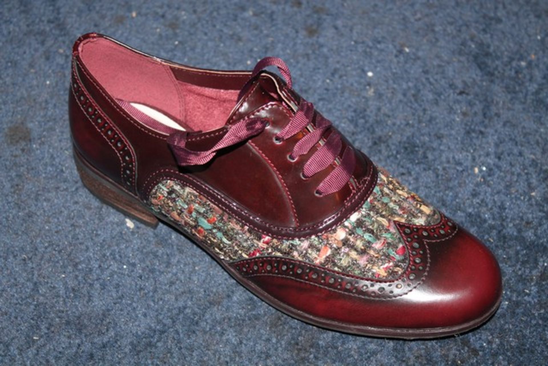 1 x BOXED PAIR OF OX BLOOD LEATHER SHOES IN A UK 5 (20/1/2015)  *PLEASE NOTE THAT THE BID PRICE IS