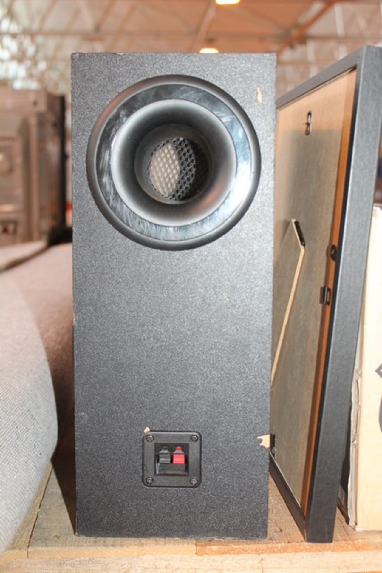 1 x SUBWOOFER  *PLEASE NOTE THAT THE BID PRICE IS MULTIPLIED BY THE NUMBER OF ITEMS IN THE LOT.