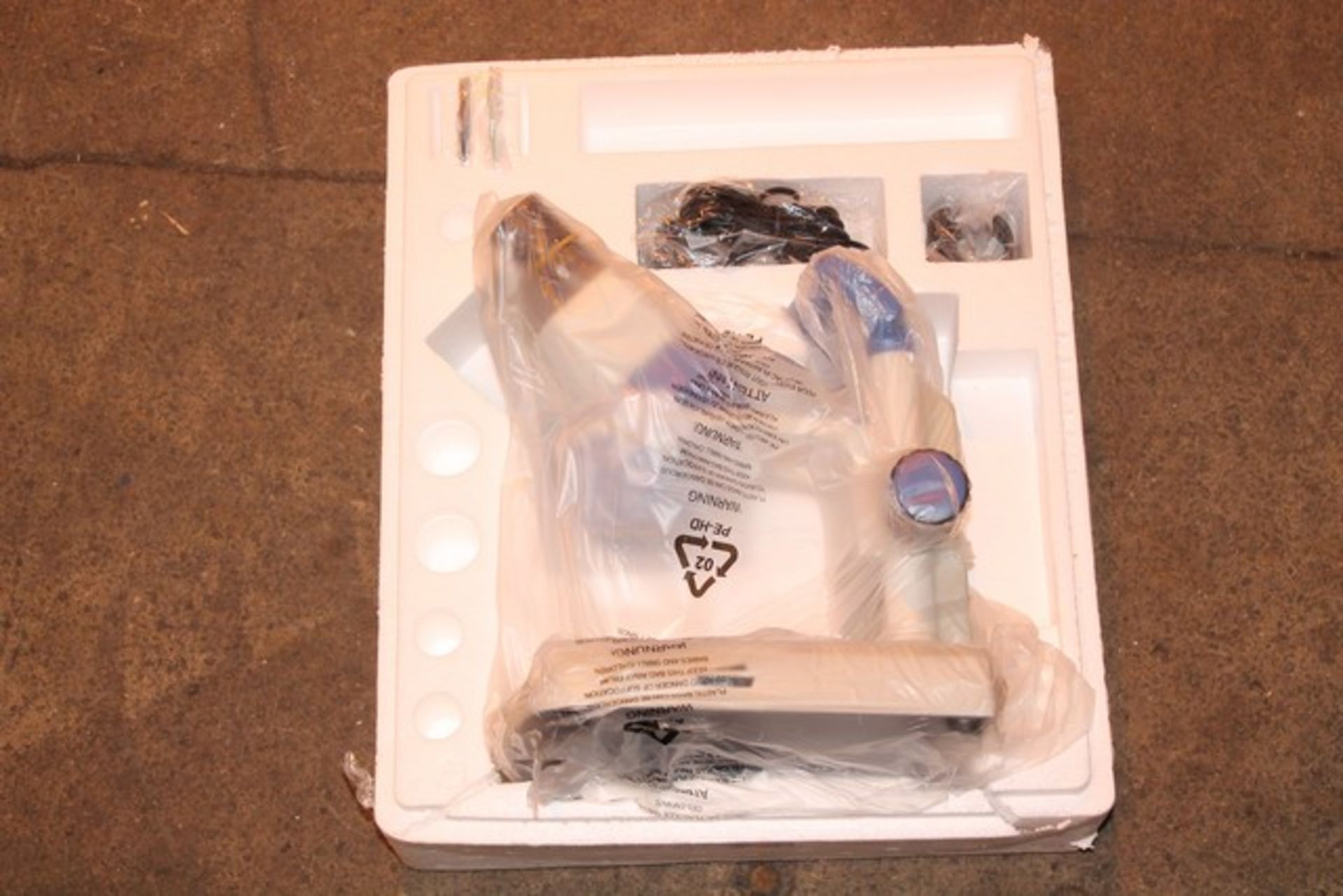 1 x BOXED BRAND NEW PHILLIP HARRIS SCIENETIFIC MICROSCOPE   *PLEASE NOTE THAT THE BID PRICE IS