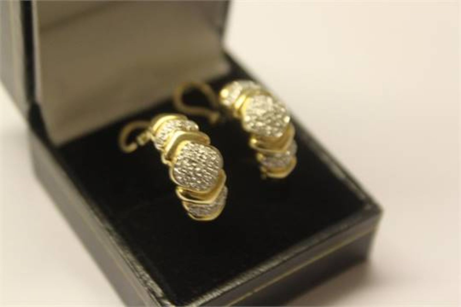 9CT YELLOW GOLD DIAMOND EARRINGS ***PLEASE NOTE THERE IS NO VAT ON THIS LOT*** (B)