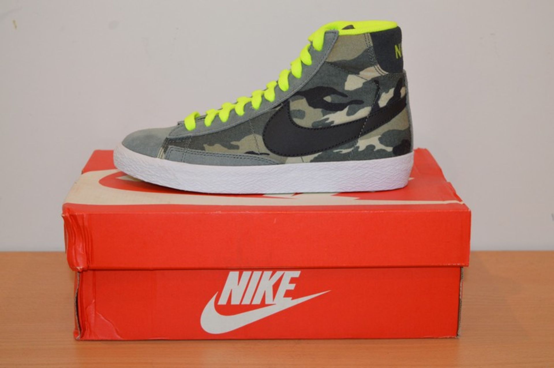 BOXED BRAND NEW NIKE BLAZER CAMO AND GREEN TRAINERS IN UK SIZE 3 RRP £65 (DSCLIP)(23.03.15)