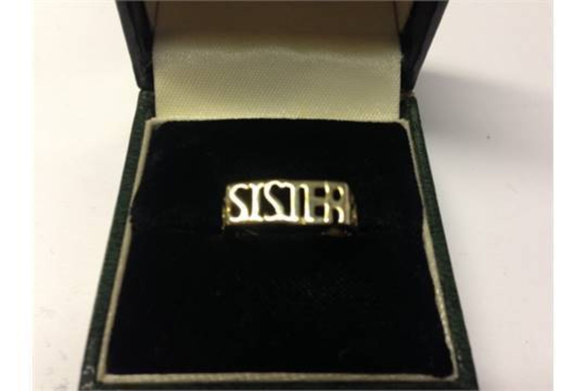 9CT GOLD SISTER RING ***PLEASE NOTE THERE IS NO VAT ON THIS LOT*** Q13