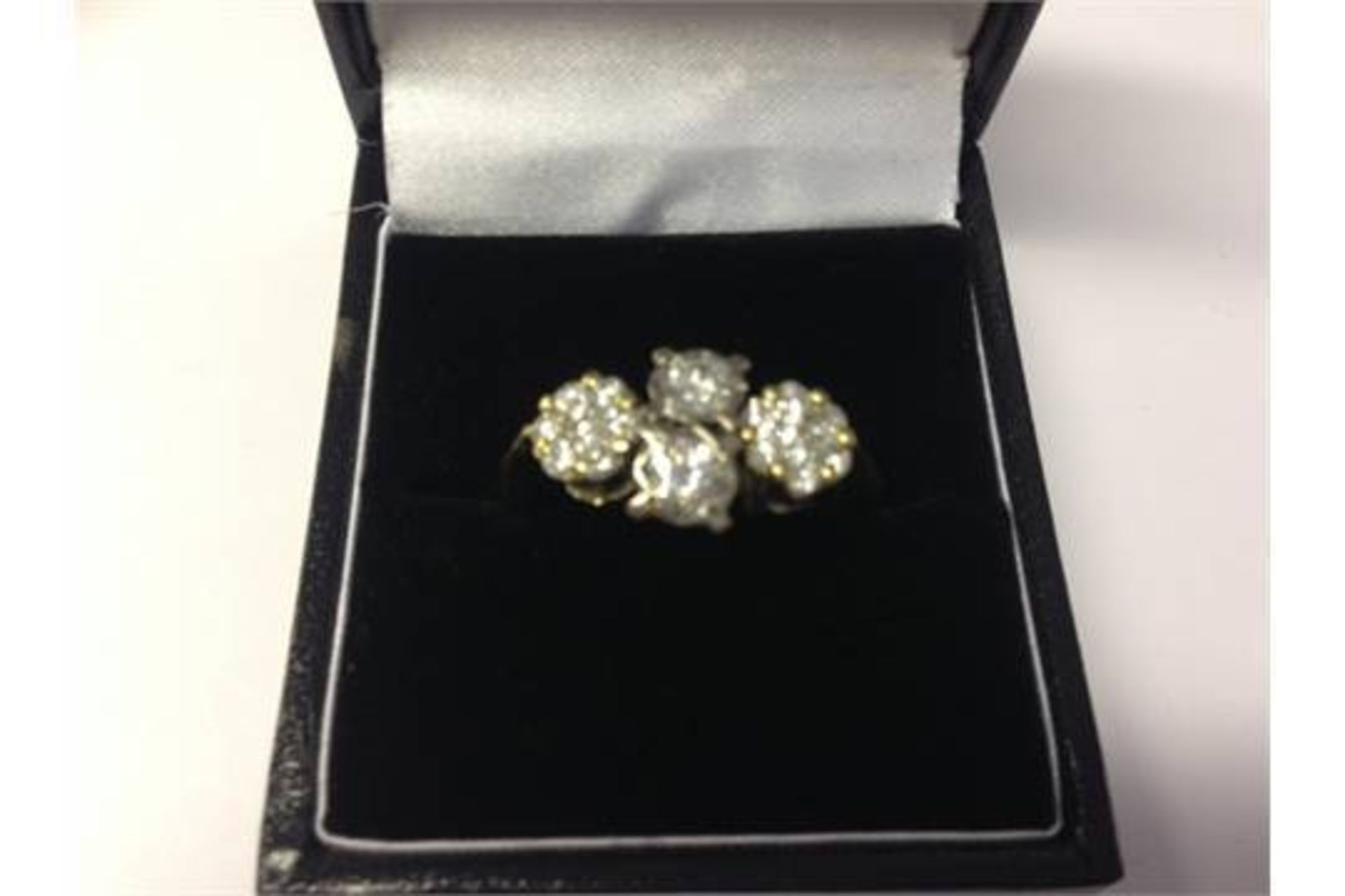 18CT GOLD FANCY DESIGN DIAMOND RING ***PLEASE NOTE THERE IS NO VAT ON THIS LOT*** Q08