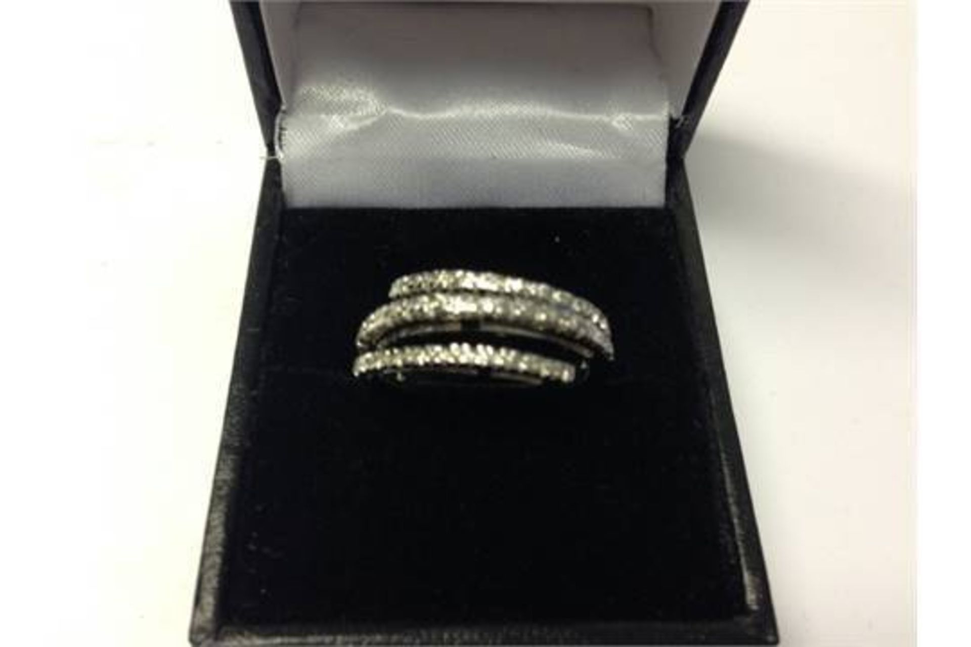 9CT WHITE GOLD FANCY DESIGN LADIES DIAMOND RING ***PLEASE NOTE THERE IS NO VAT ON THIS LOT*** Q18