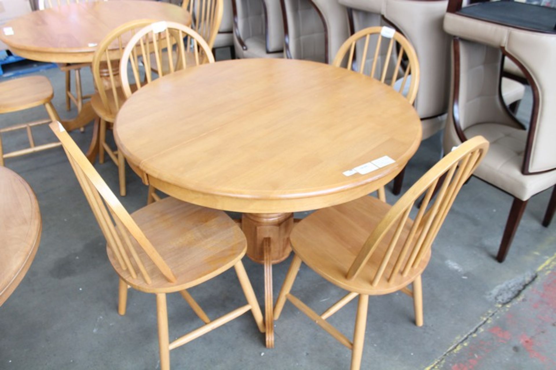 1 x COTSWOLD SOLID WOODEN LARGE ROUND DINING TABLE TO INCLUDE 4 SOLID WOODEN DINING CHAIRS RRP £600