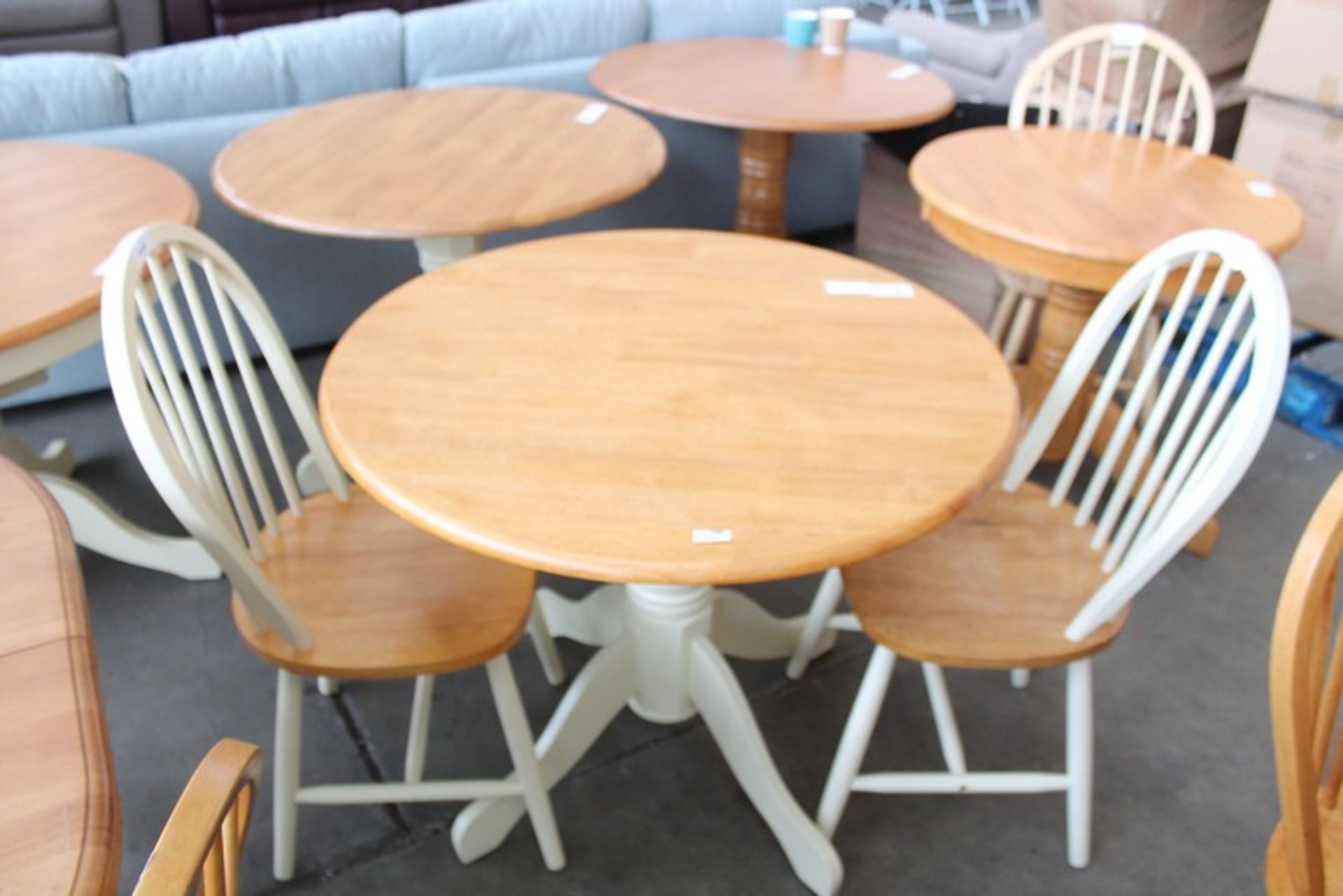 1 x LARGE ROUND SOLID WOODEN DROPLEAF TABLE TO INCLUDE 2 SOLID WOODEN CHAIRS RRP £400  *PLEASE